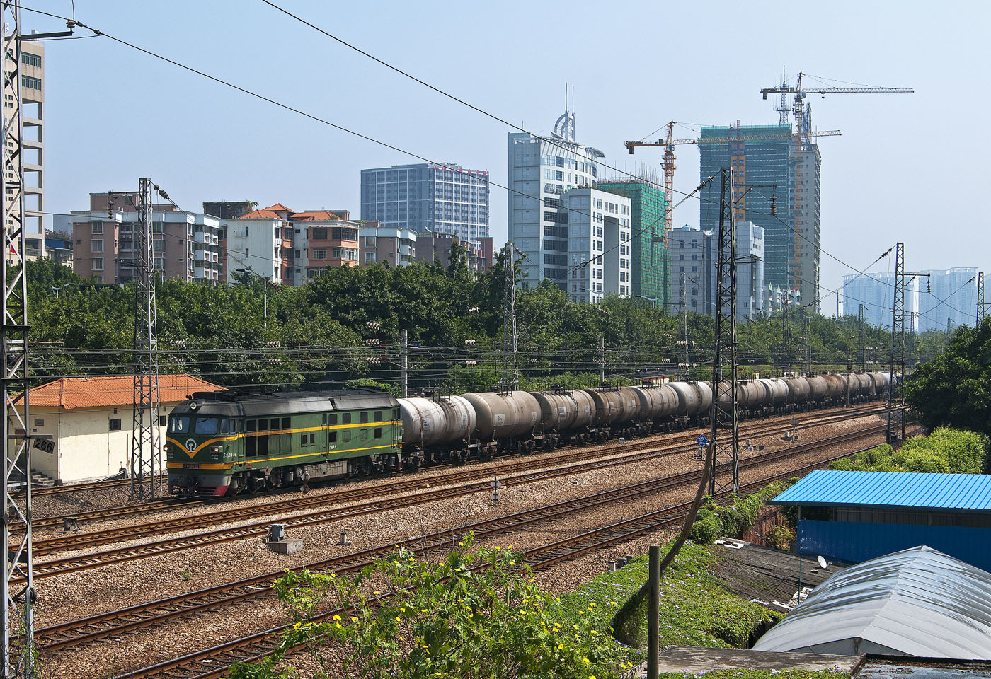 CRRC Qingdao Sifang DF4B – photo 11