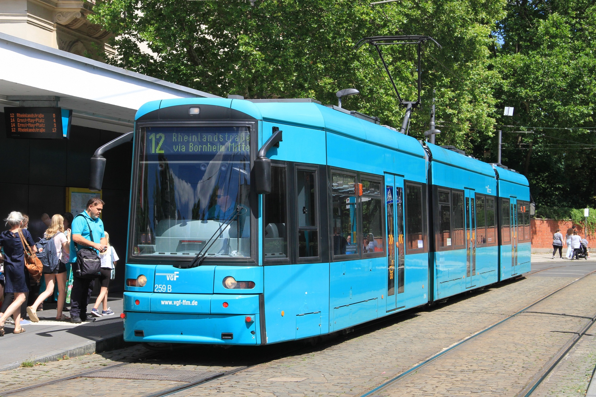 Bombardier 8Z Frankfurt – foto 2