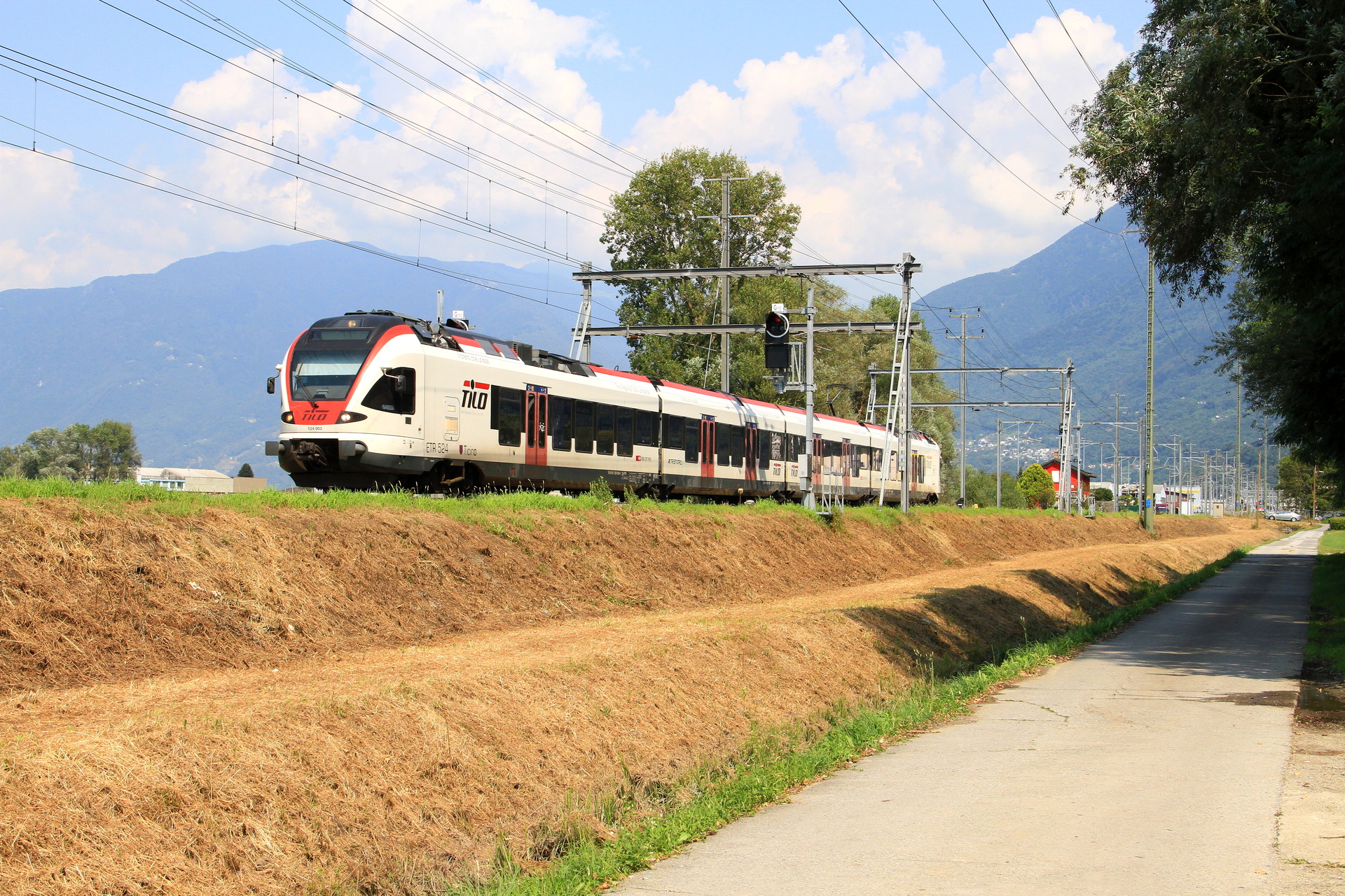 Stadler Flirt 4/10 15 kV+3 kV – photo 4