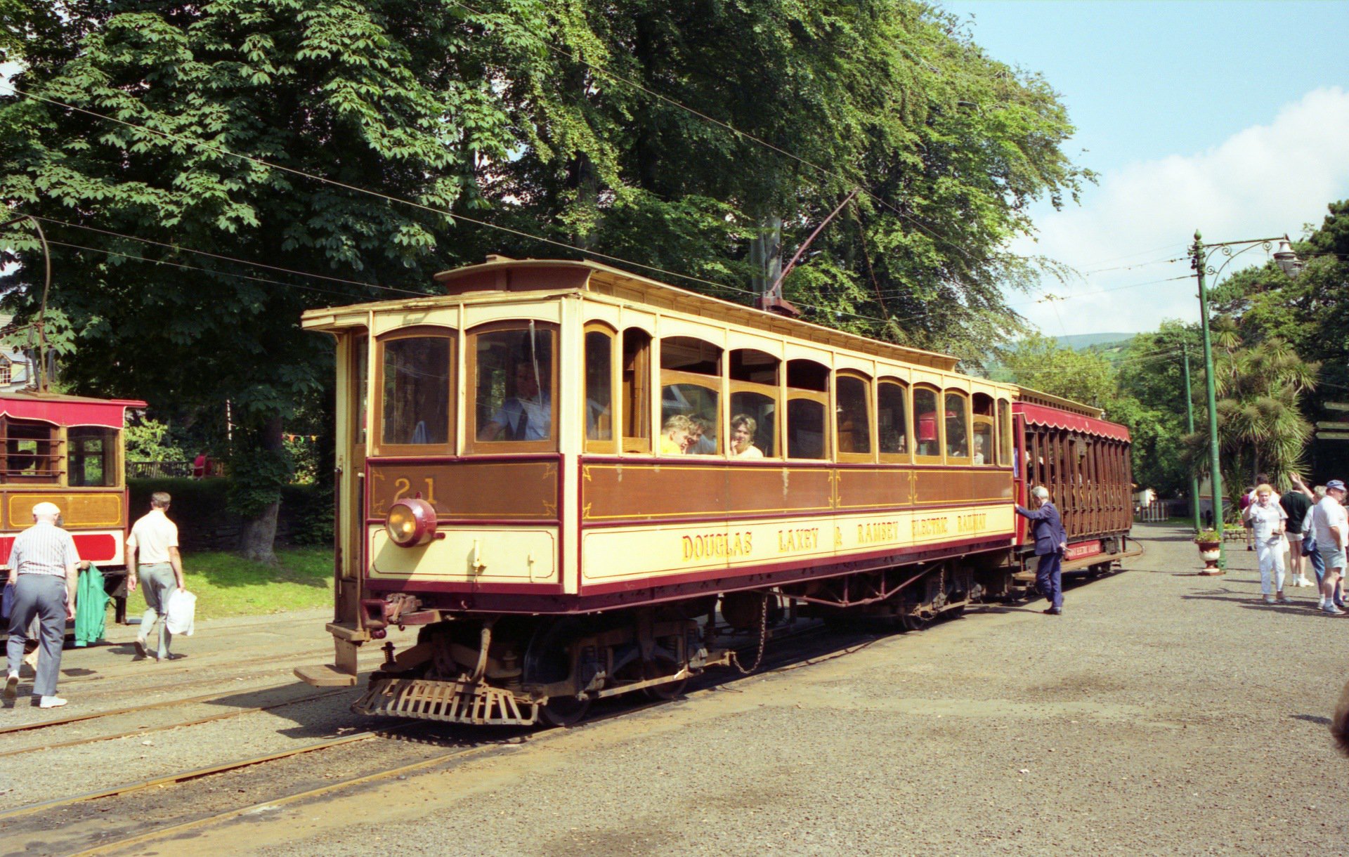 G. F. Milnes & Co. Winter Saloon – Foto 2