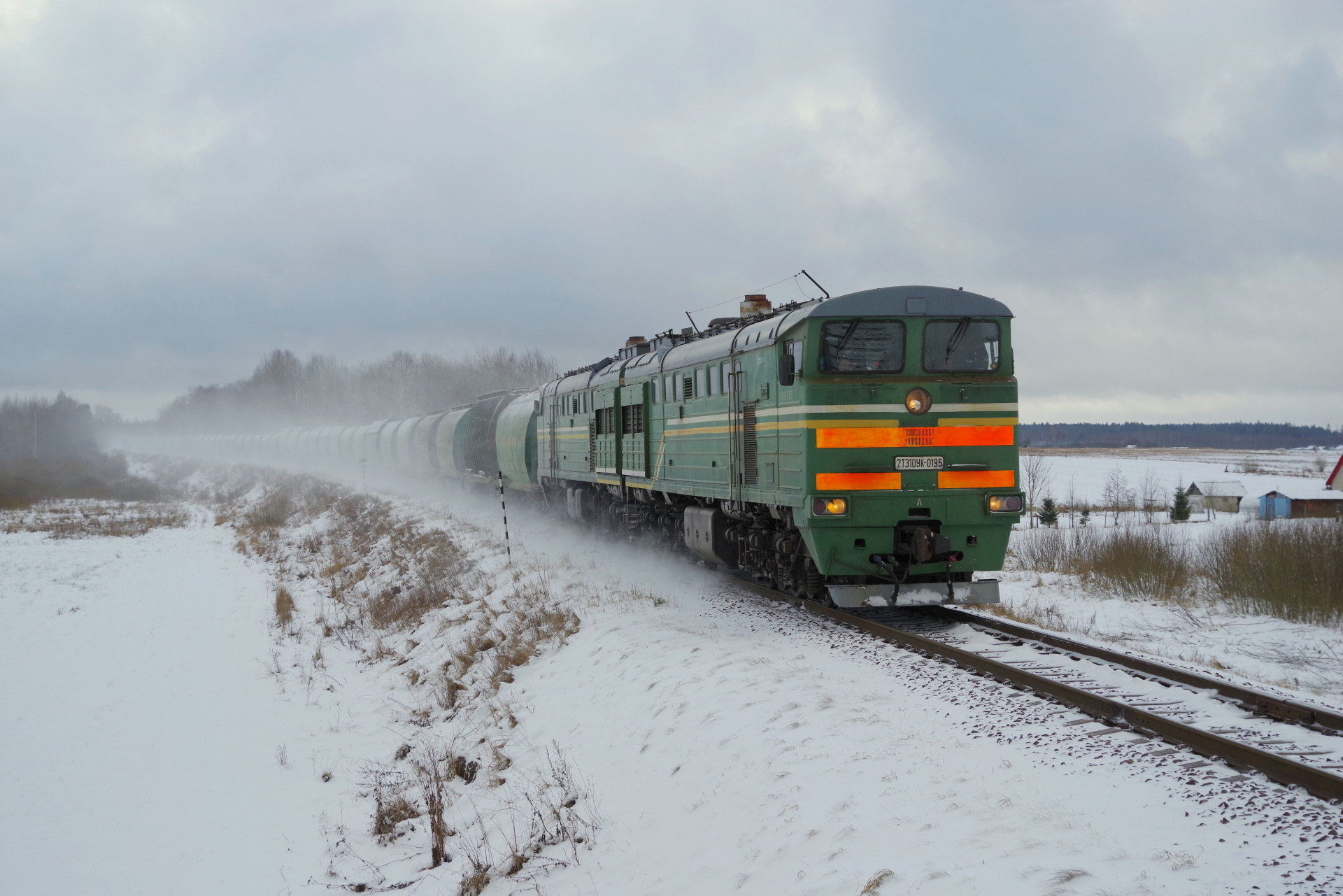 Luhanskteplovoz 2TE10U – photo 17