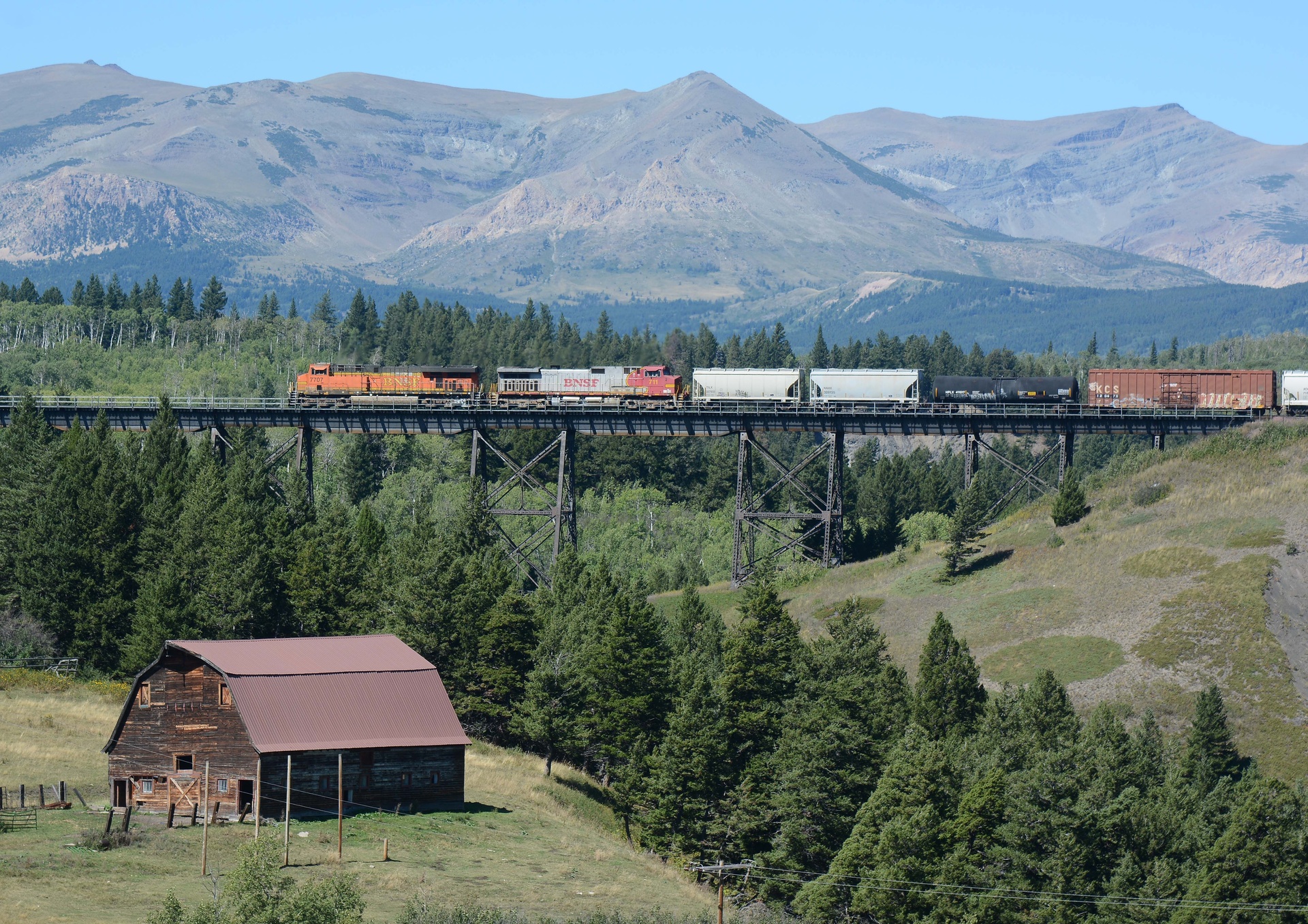 GE ES44DC – photo 13