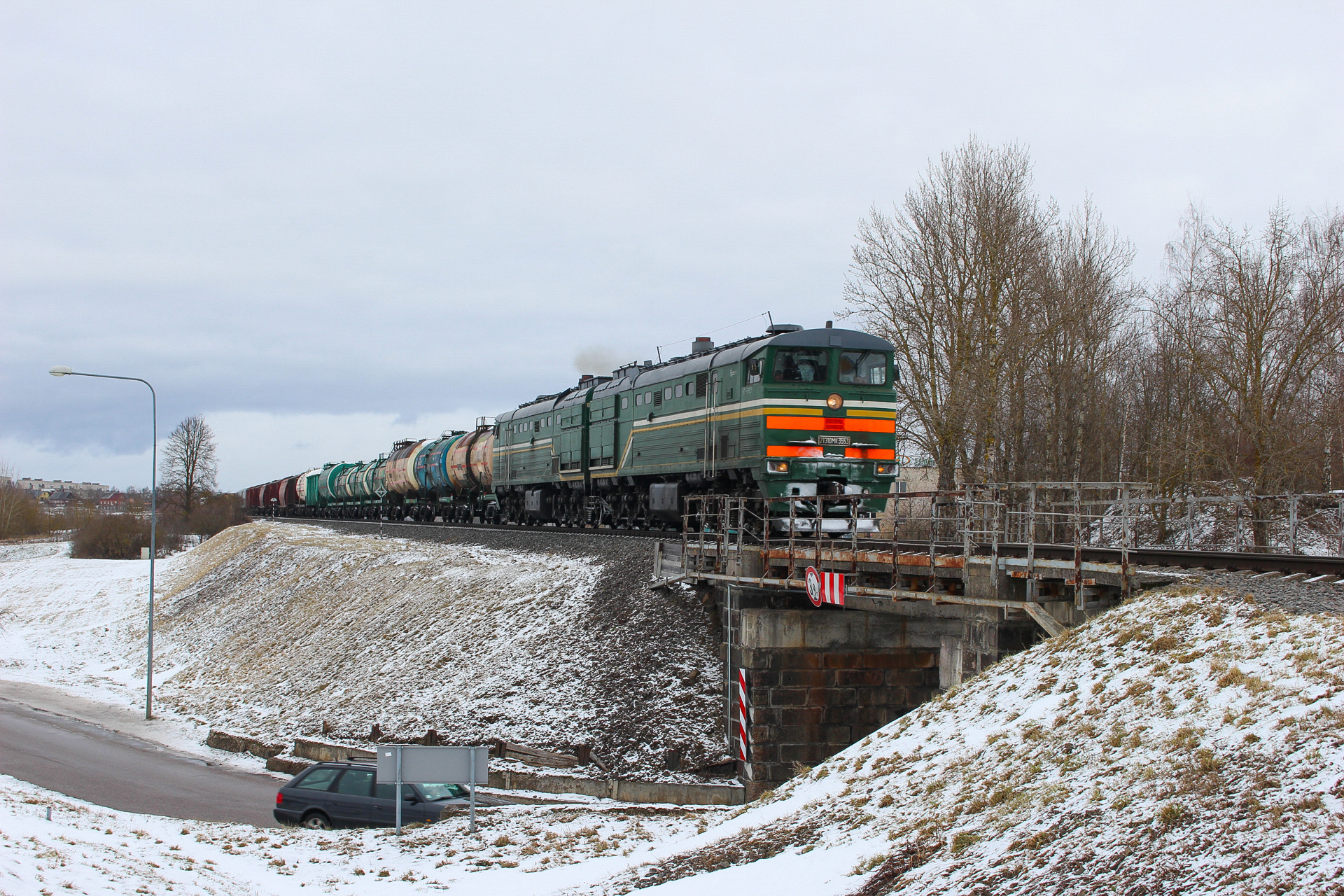 Luhanskteplovoz 2TE10M-K – photo 9