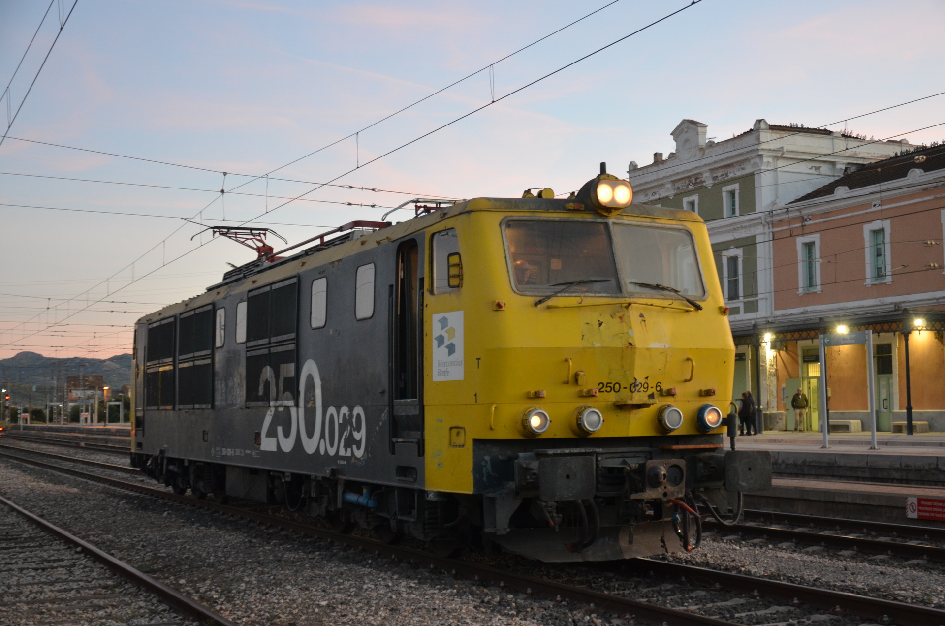 CAF RENFE 250 – photo 3