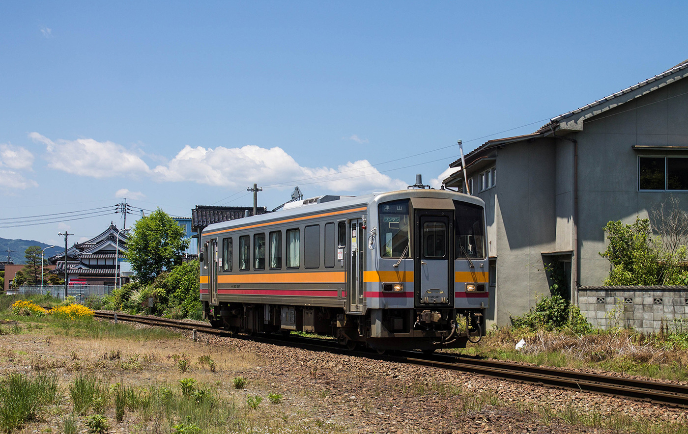 JR West Kiha 120-300 – photo 3