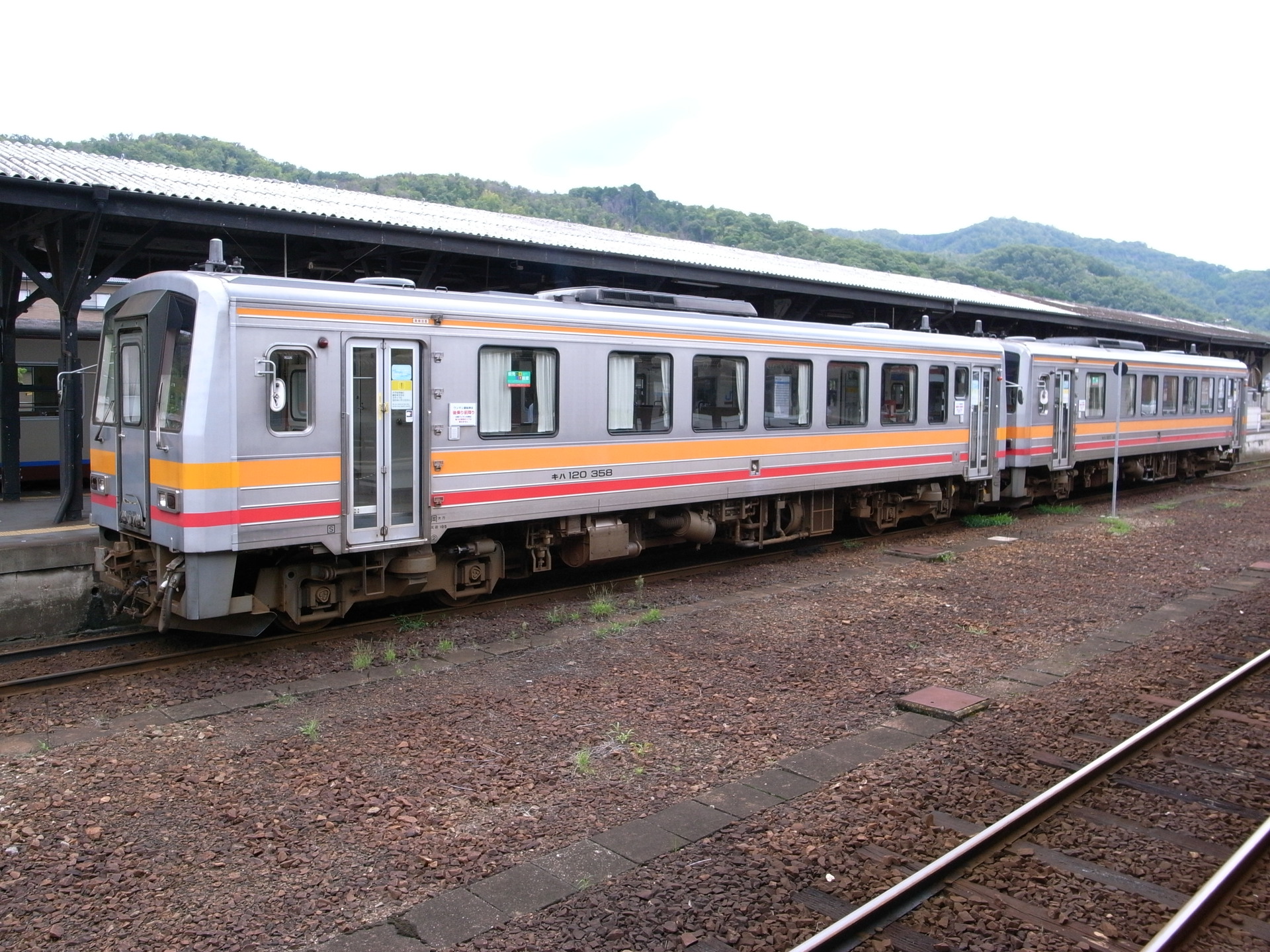JR West Kiha 120-300 – photo 6