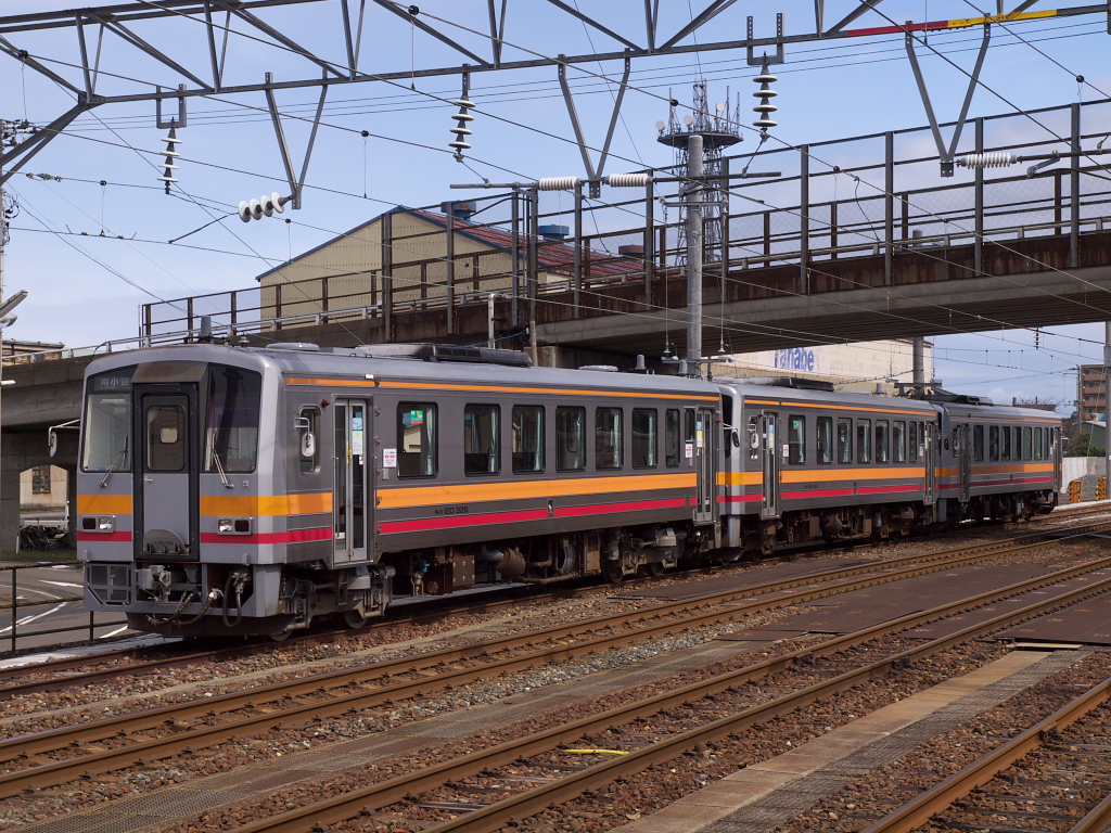 JR West Kiha 120-300 – photo 5