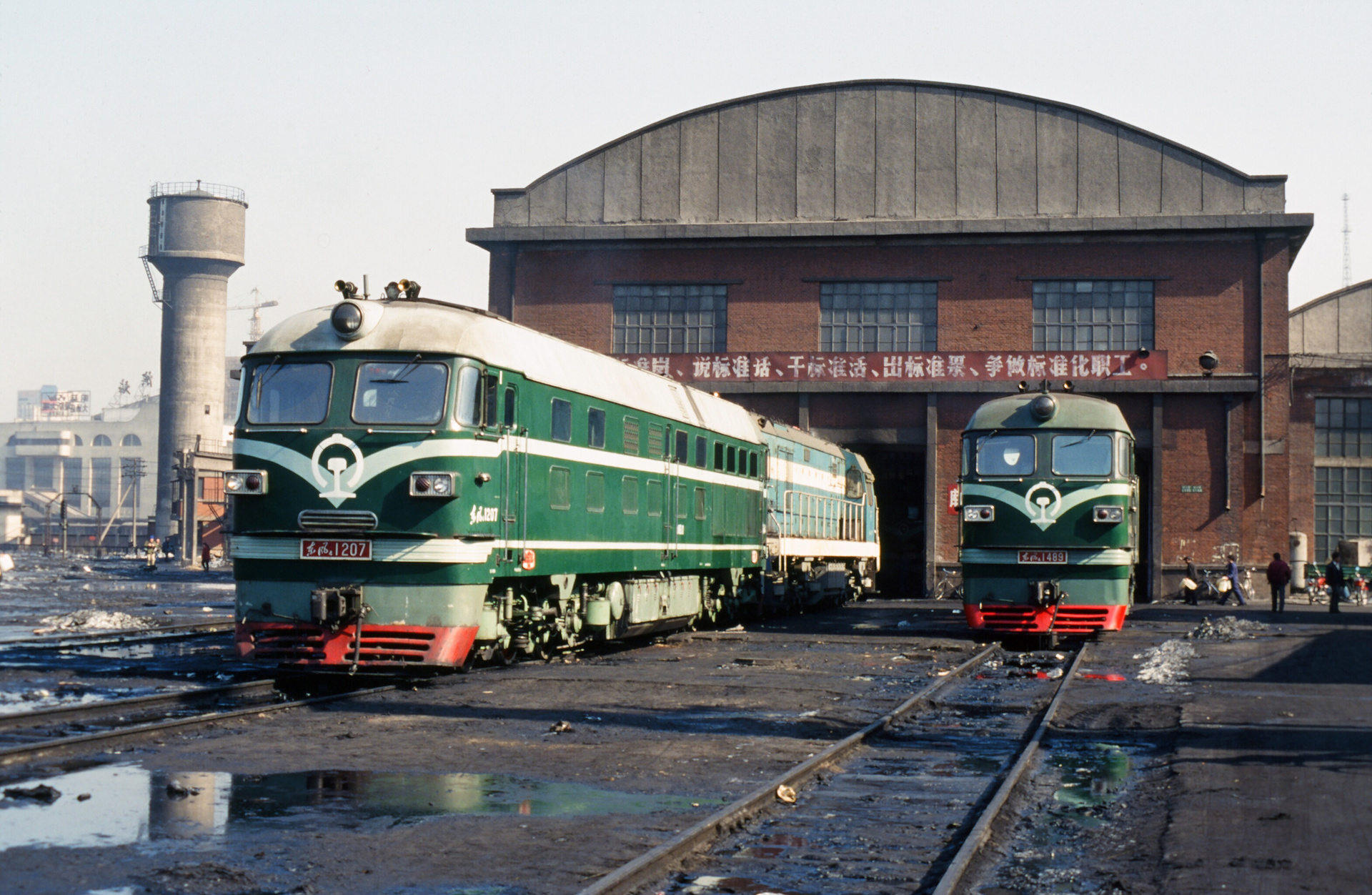 CRRC Qingdao Sifang DF4B – photo 23