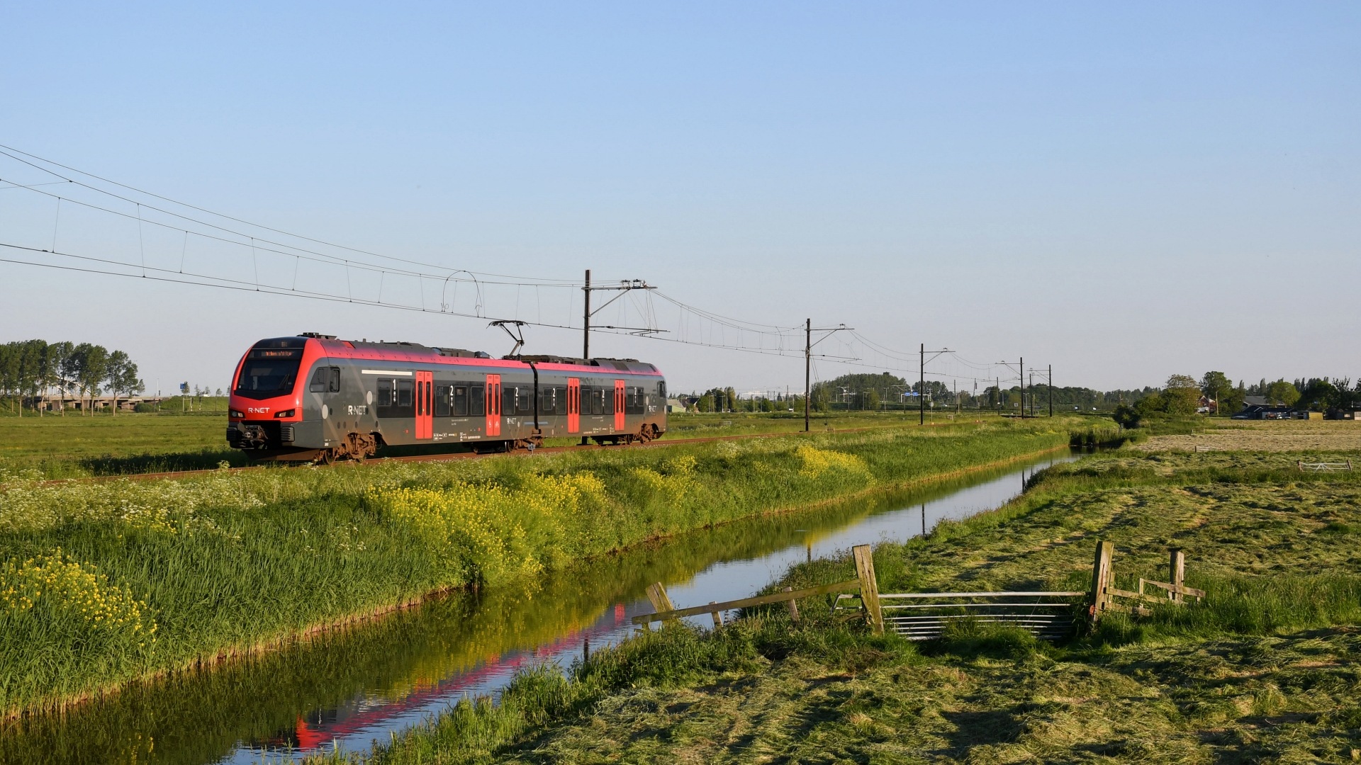 Stadler Flirt 3 2/6 1.5kV – photo 4