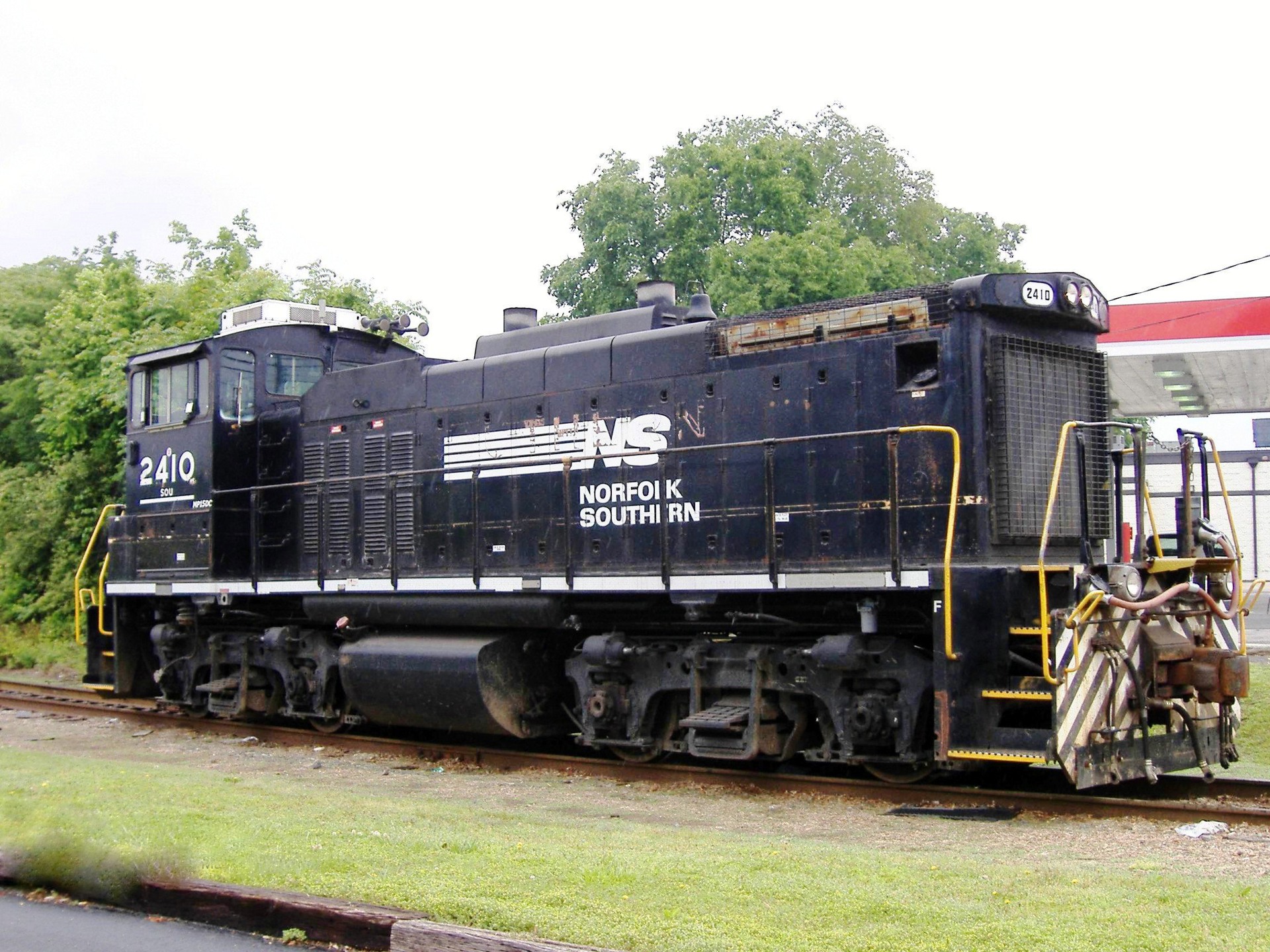EMD MP15DC – photo 14