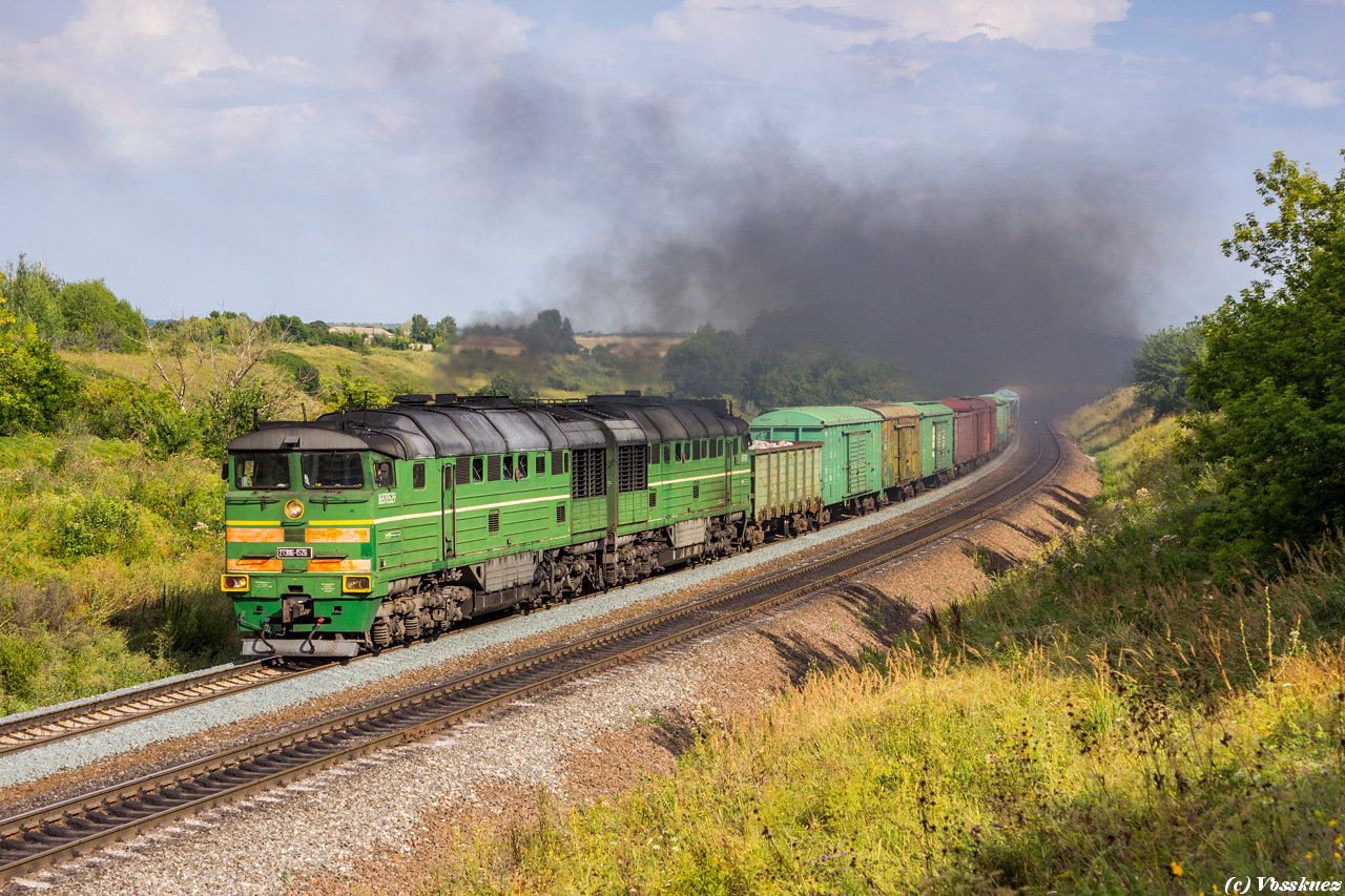 Luhanskteplovoz 2TE116K – photo 9