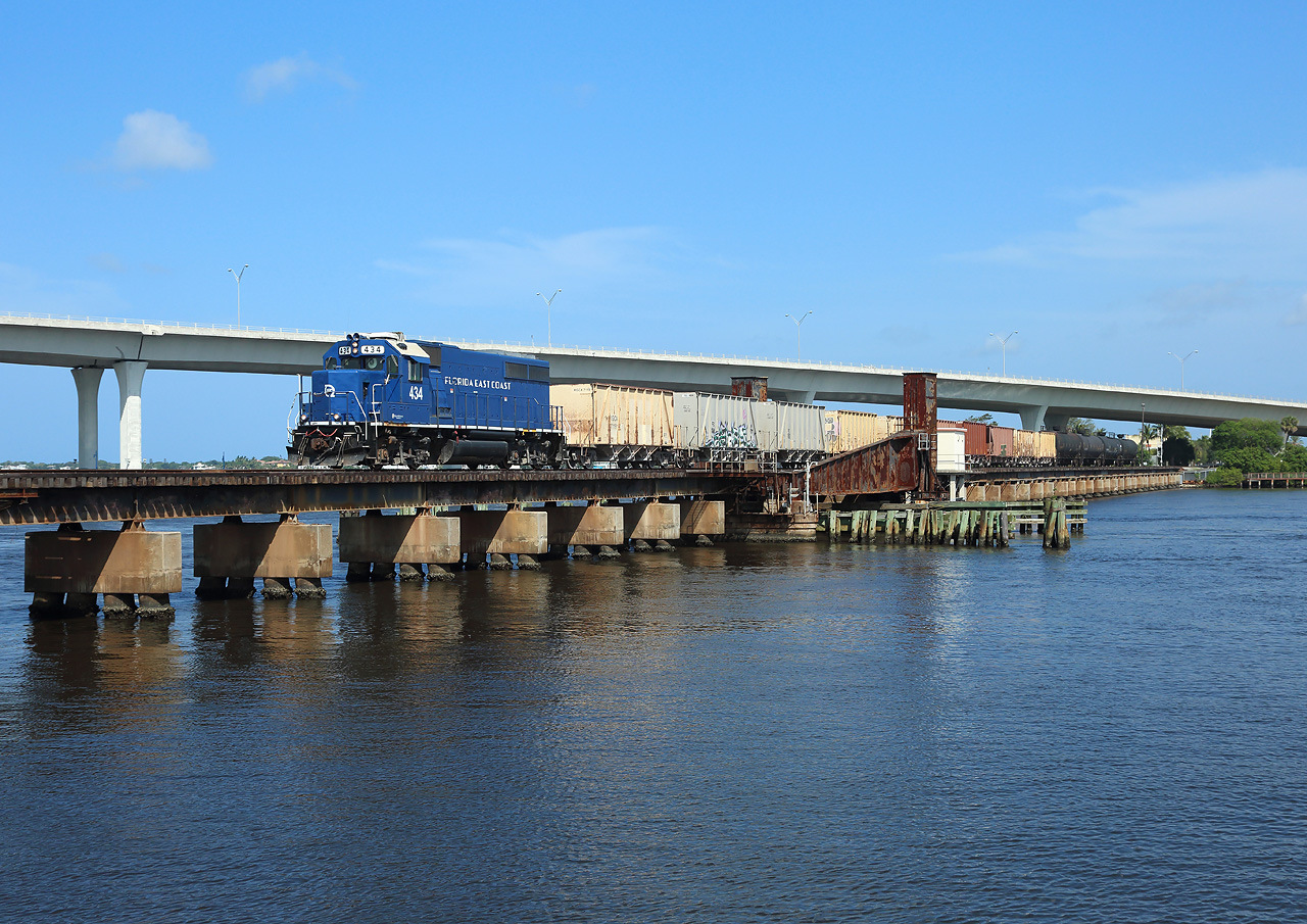 EMD GP40-2 – photo 14