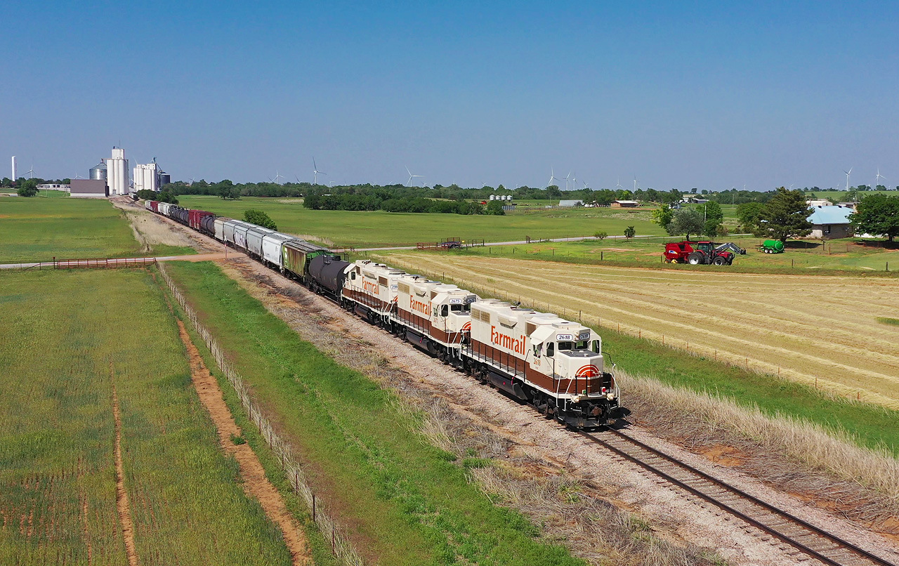 GMD GP38-2 – photo 13