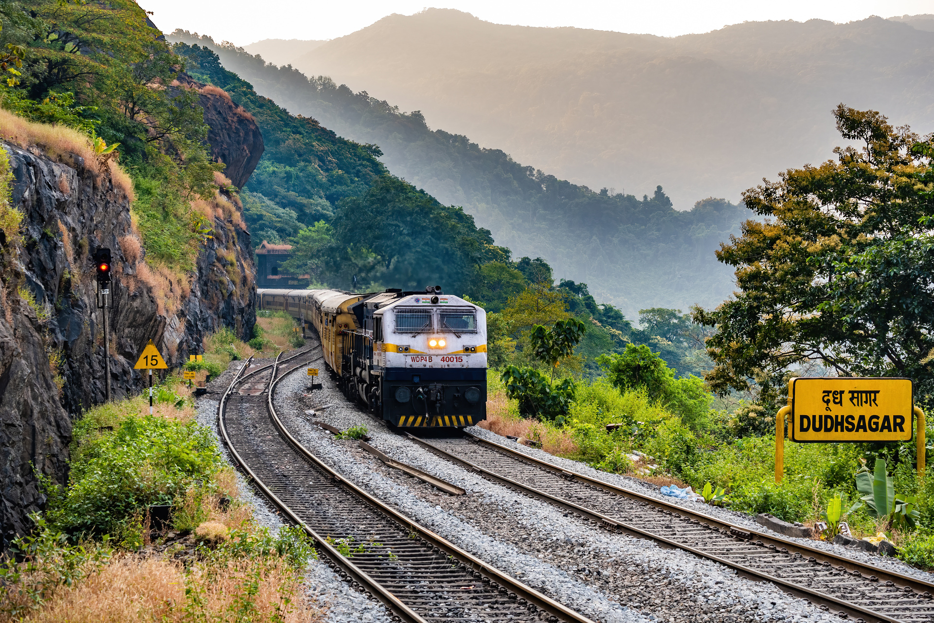 EMD GT46PAC – photo 11