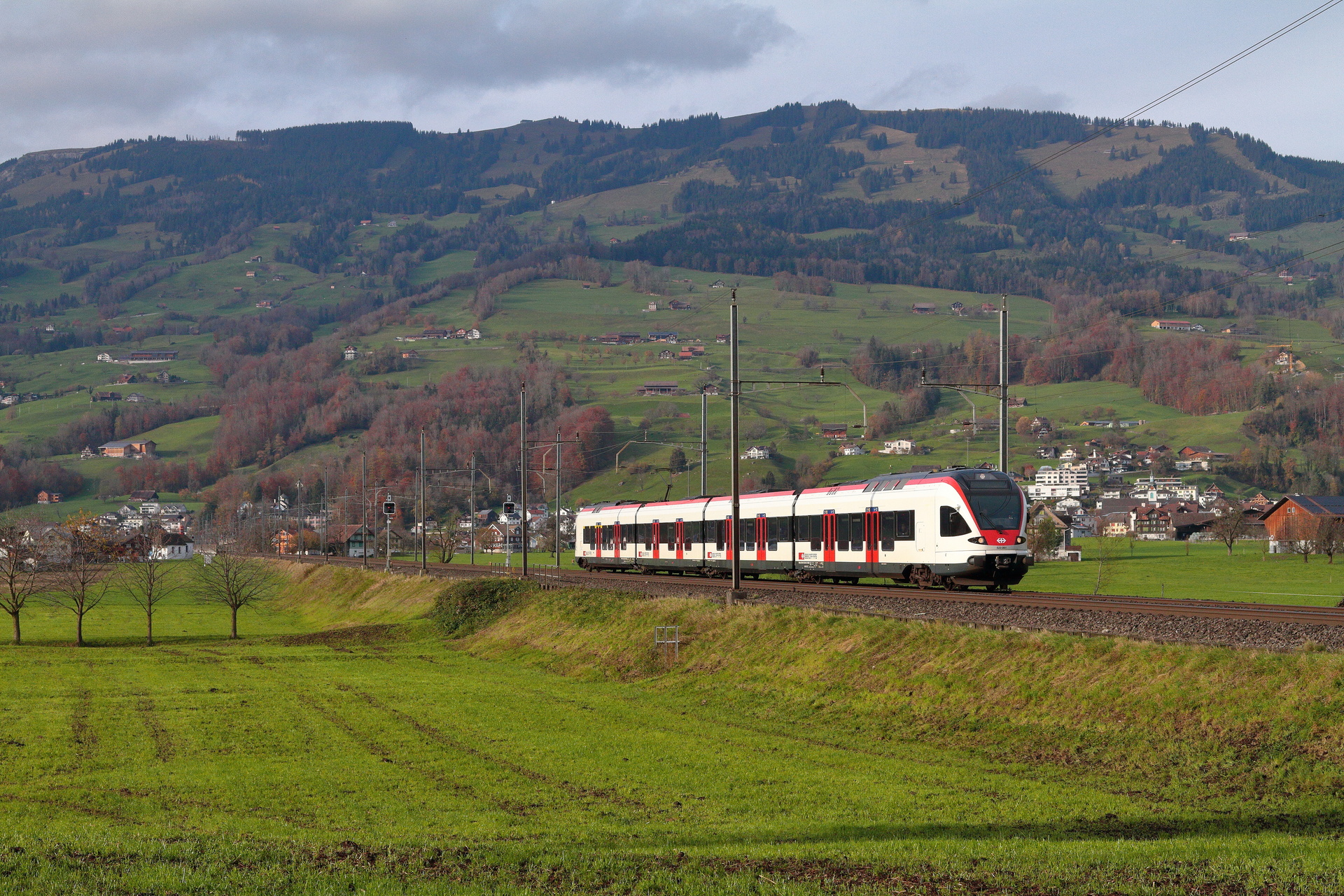 Stadler Flirt 4/10 15kV – photo 3