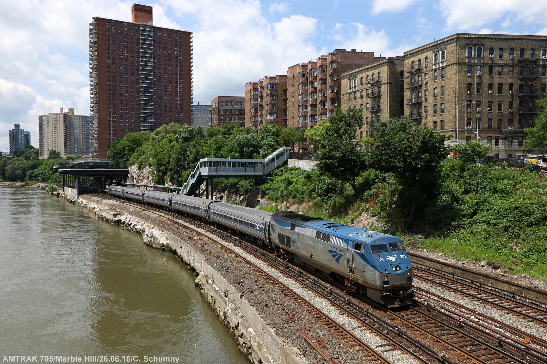 GE P32AC-DM – photo 10