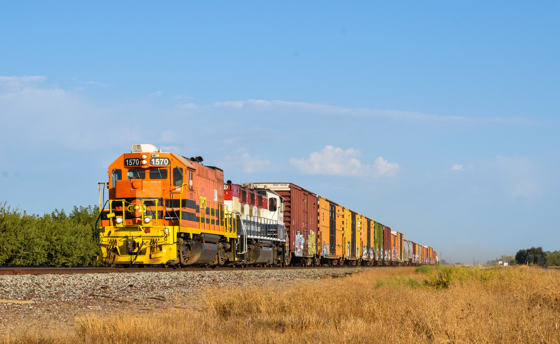 EMD GP15-1 – photo 11