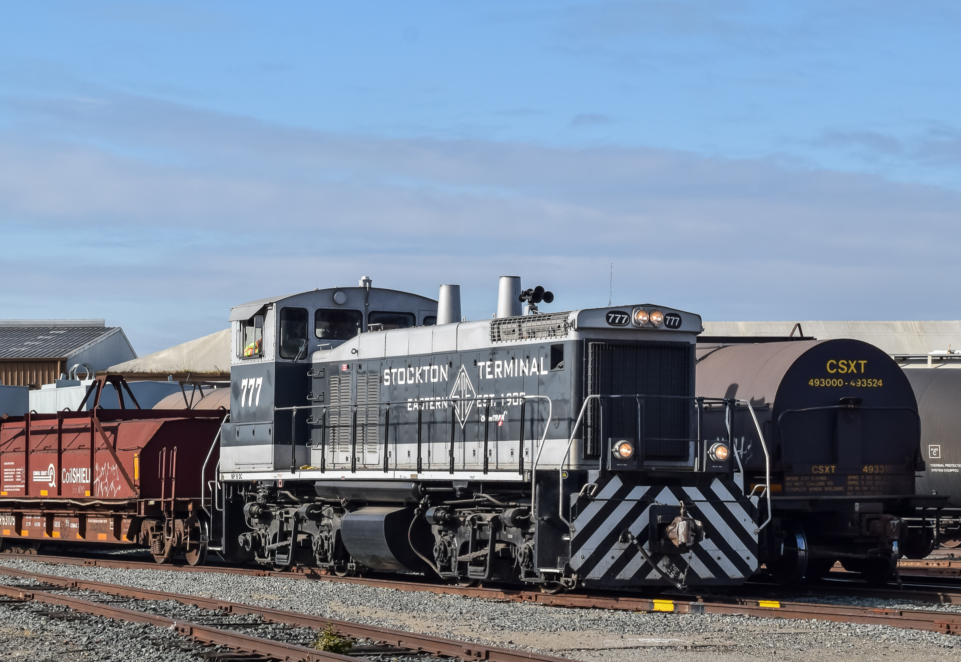 EMD MP15DC – photo 3