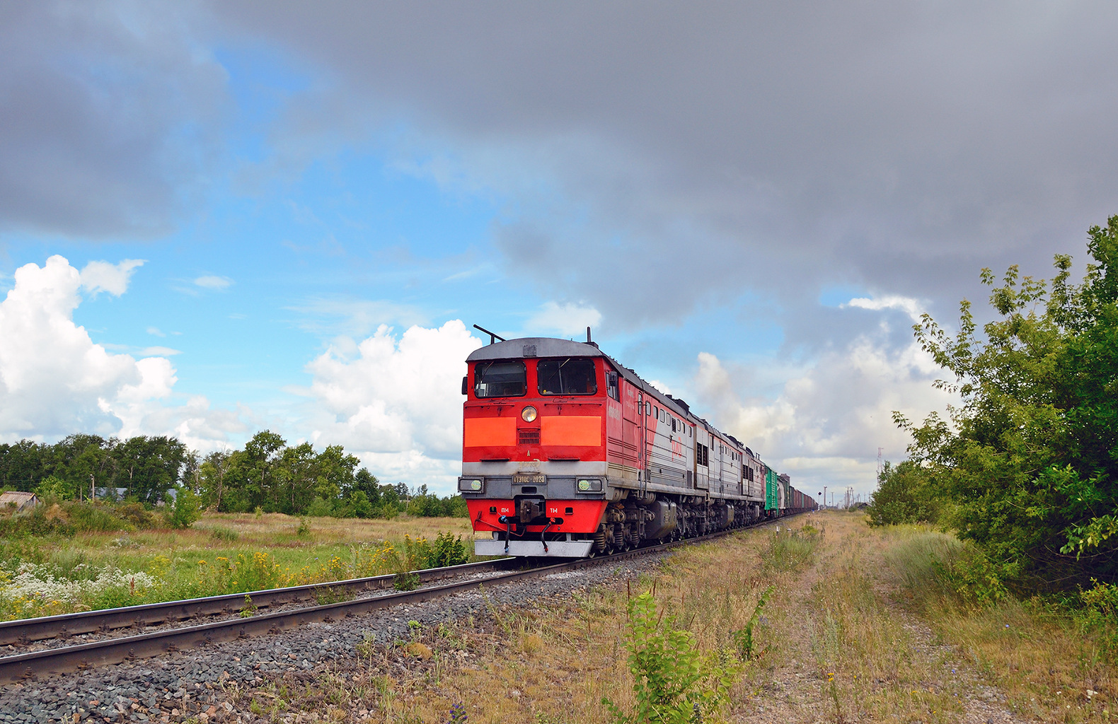 Luhanskteplovoz 4TE10S – photo 5