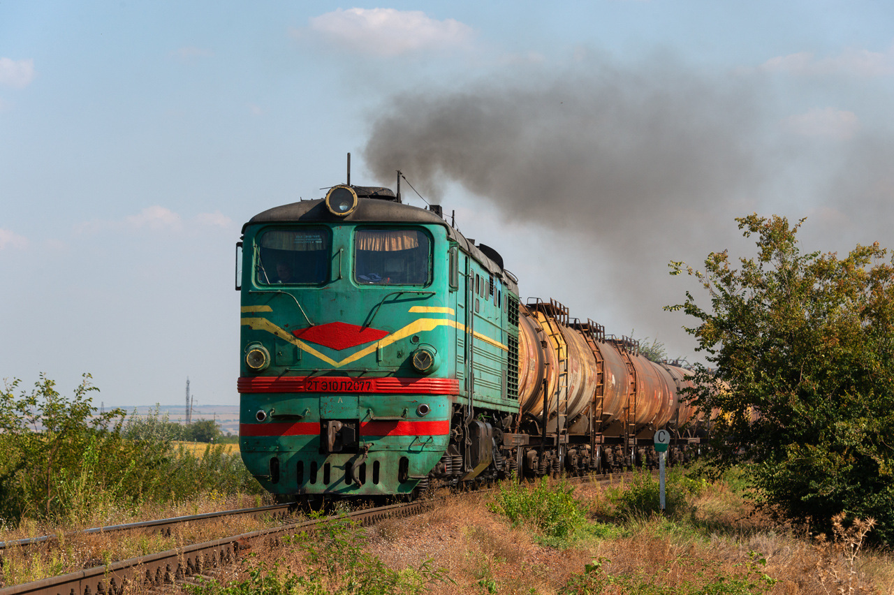Luhanskteplovoz 2TE10L – foto 3