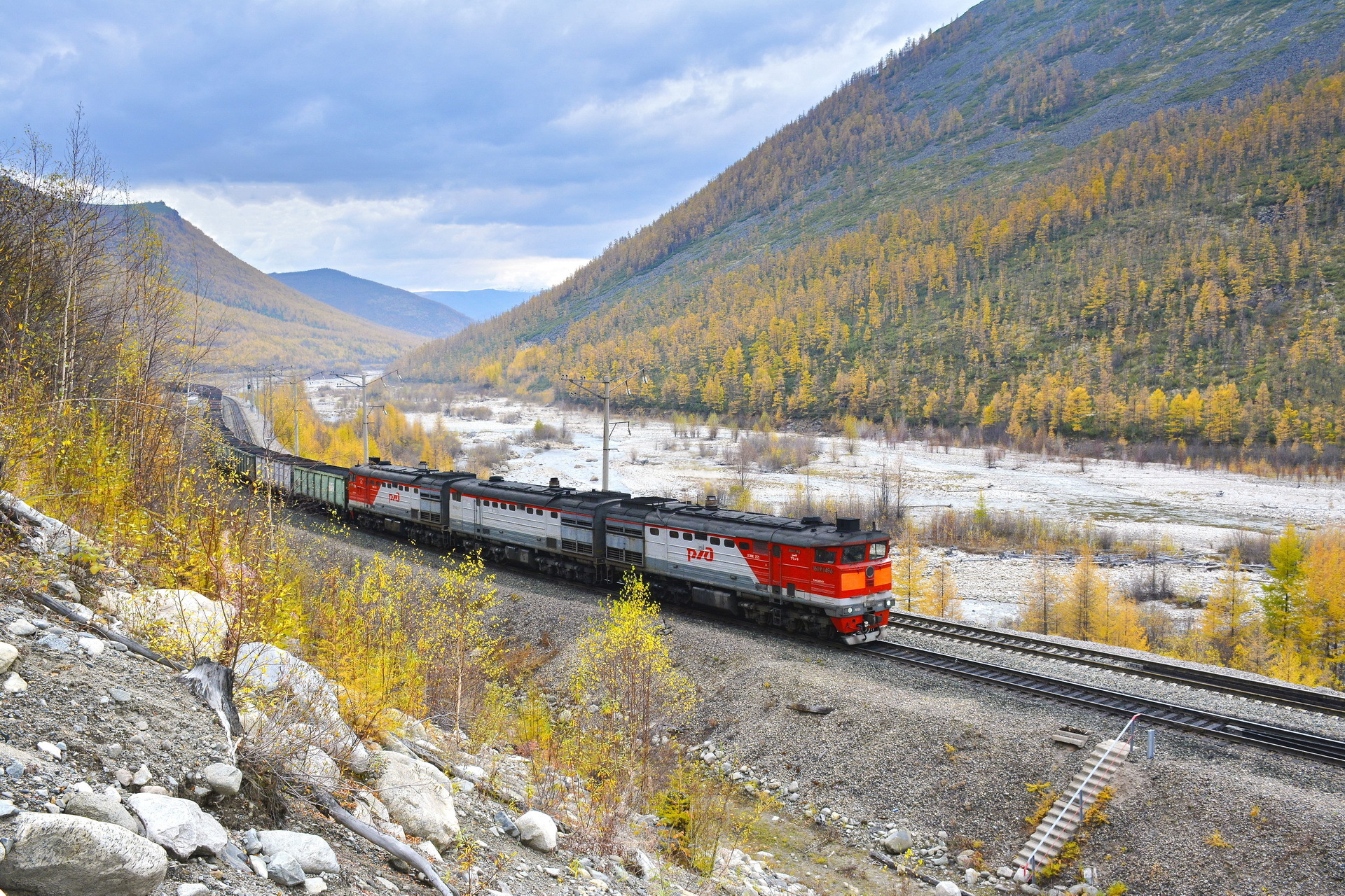 Luhanskteplovoz 2TE10M – photo 3