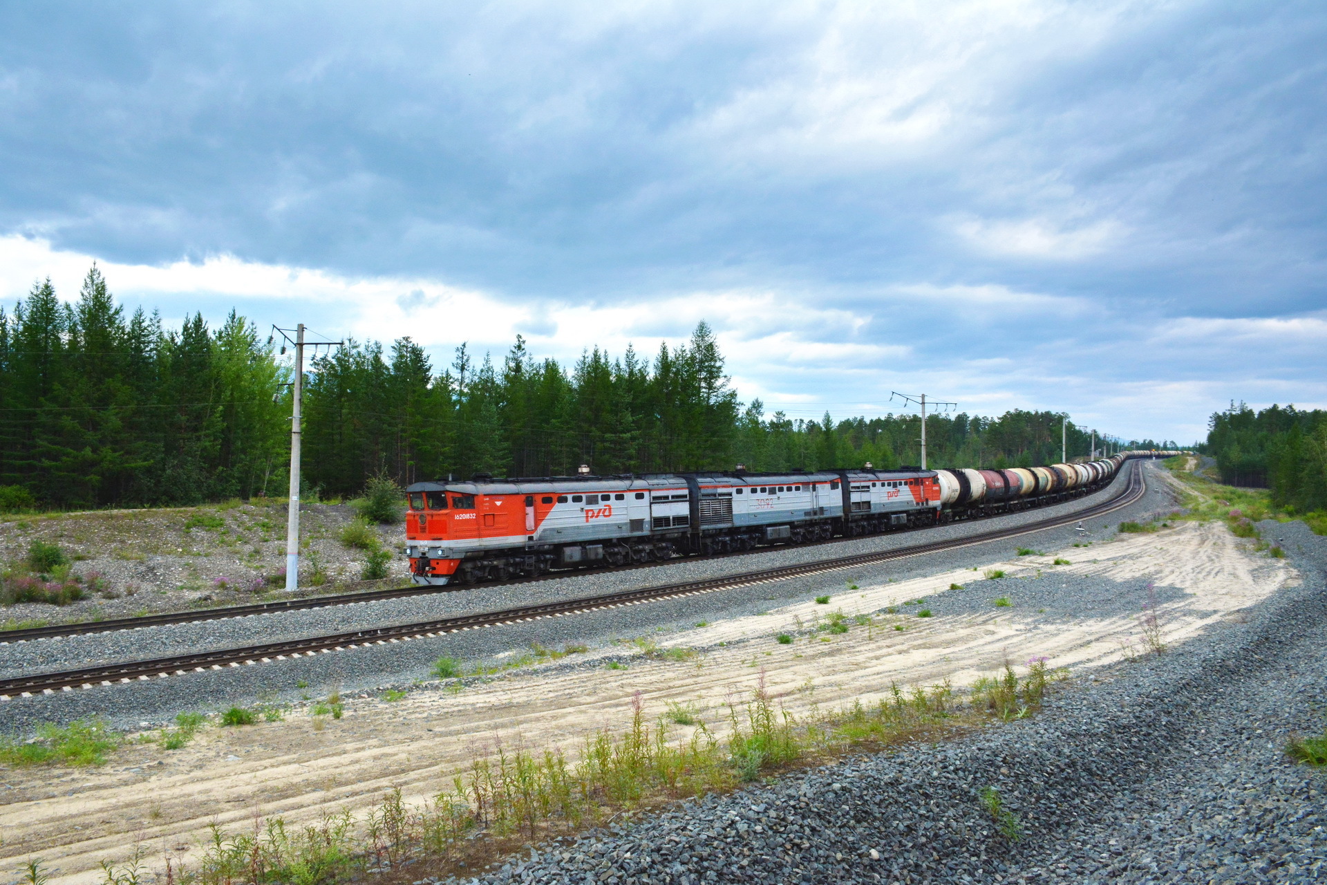 Luhanskteplovoz 2TE10M – photo 9