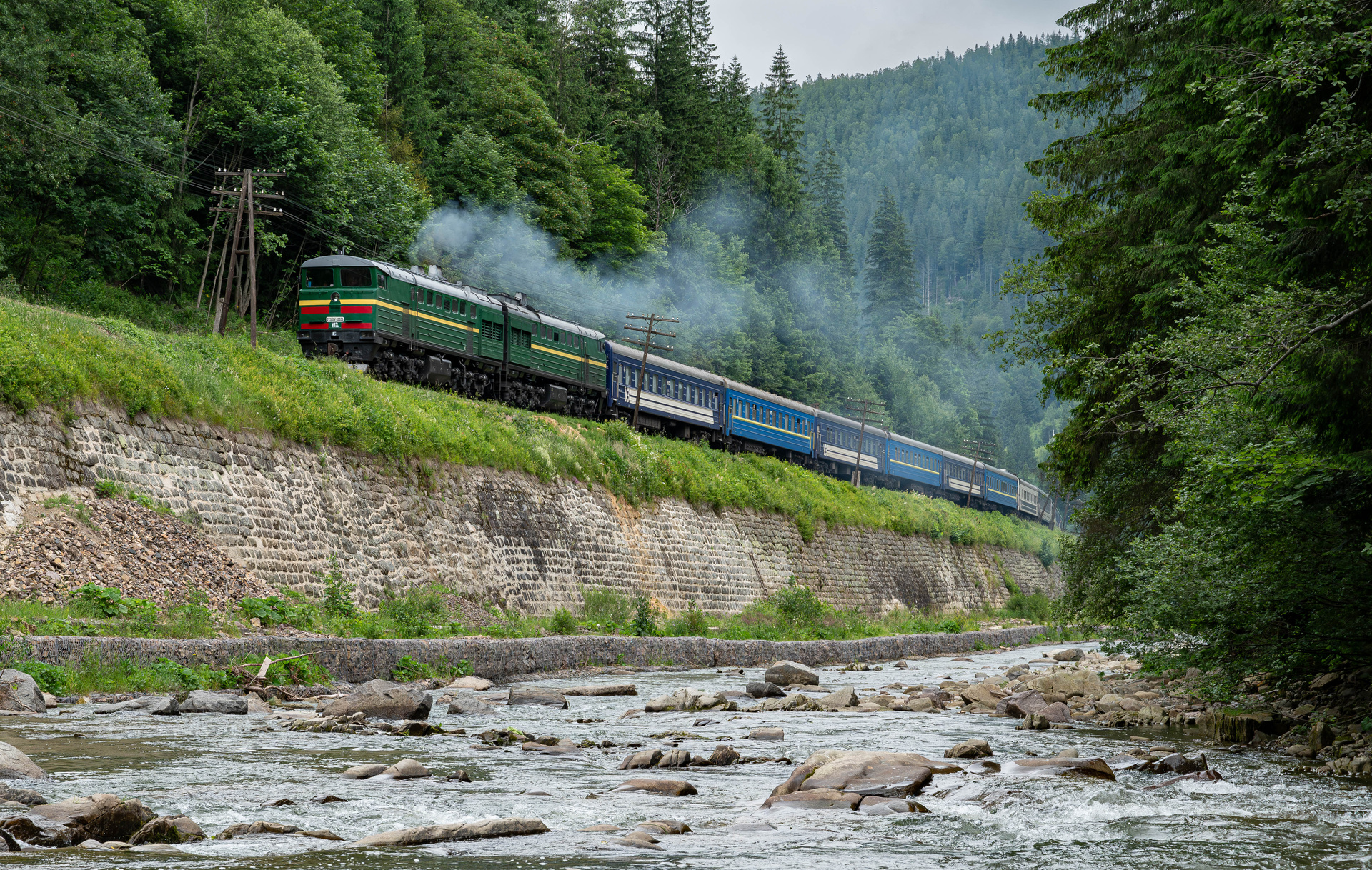 Luhanskteplovoz 2TE10UT – photo 3