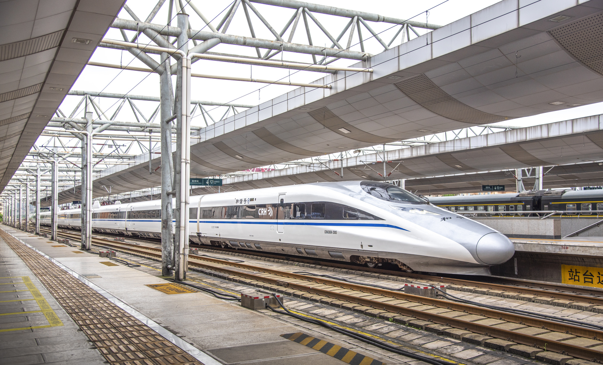 CRRC Qingdao Sifang CRH380A – photo 3