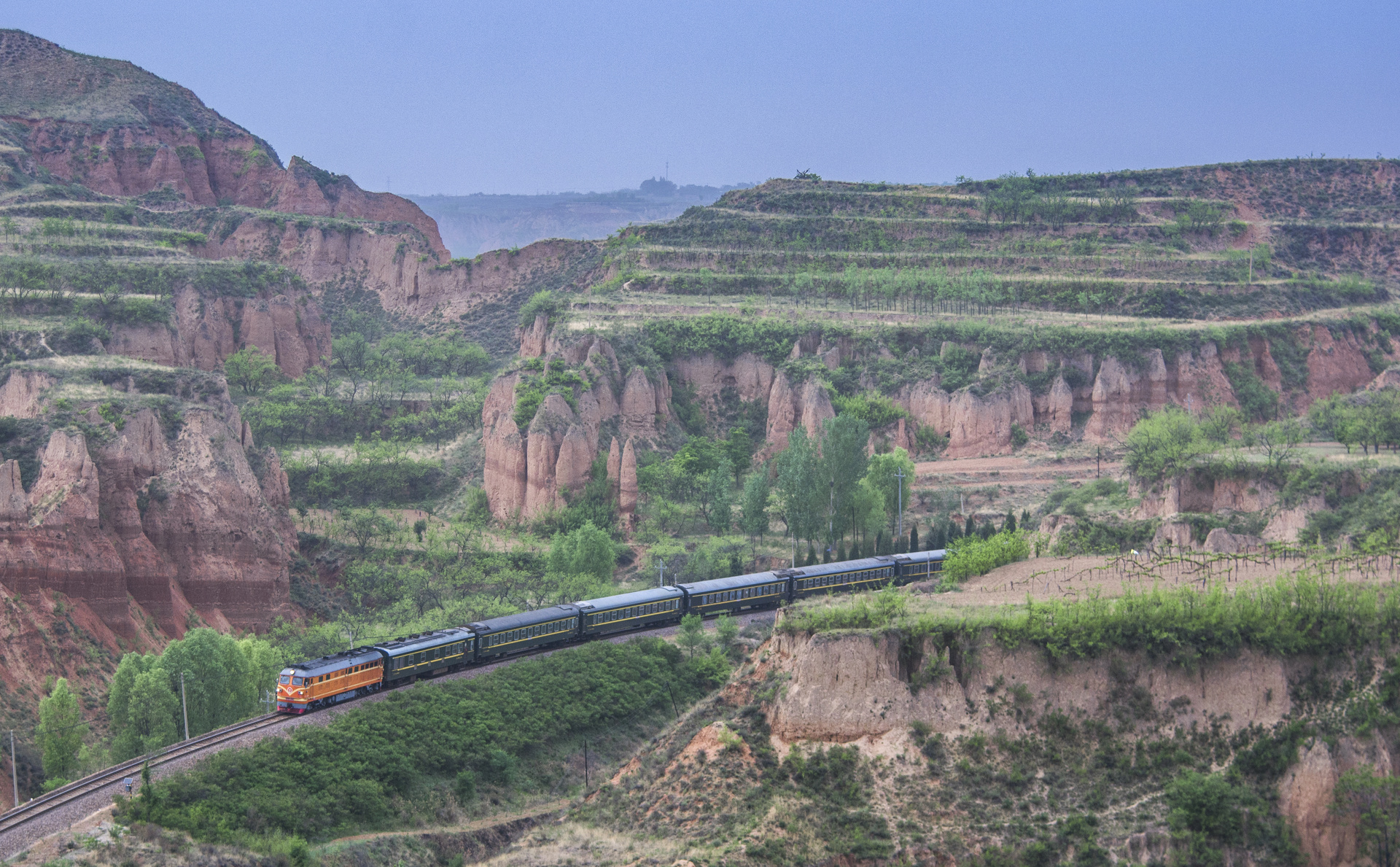 CRRC Qingdao Sifang DF4B – photo 6