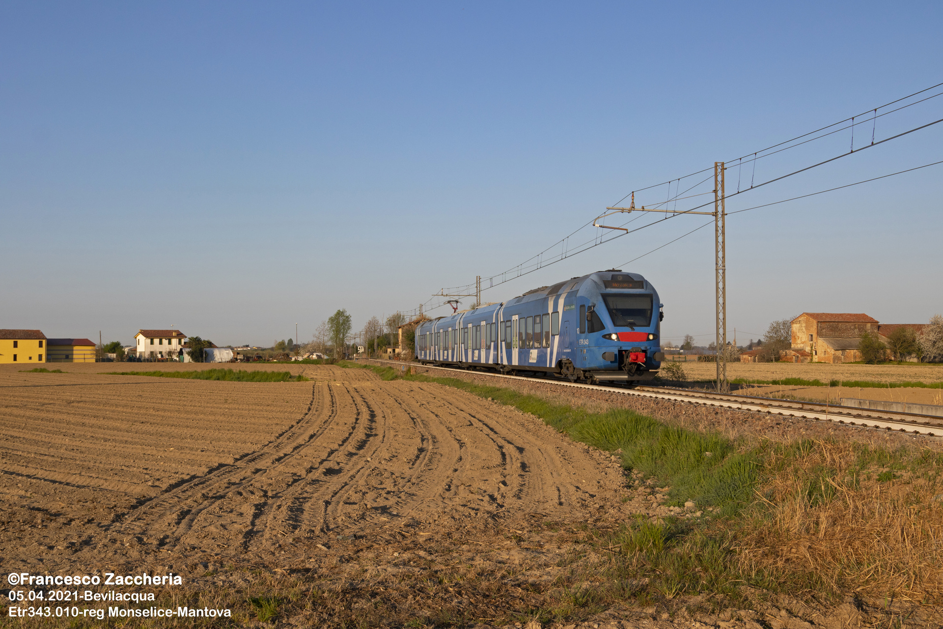 Stadler Flirt 4/10 3kV – photo 5