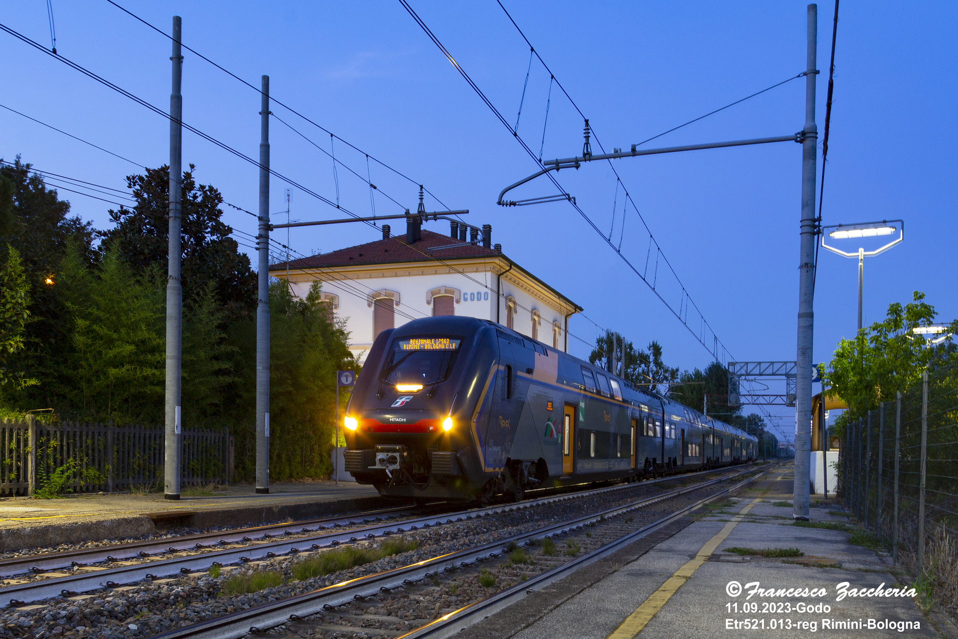 Hitachi ETR 521 – photo 12