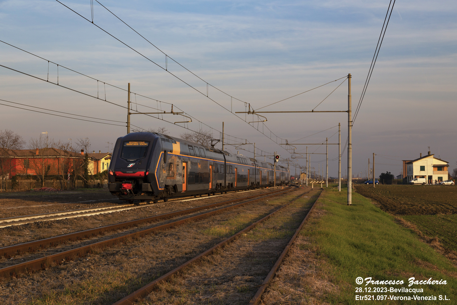 Hitachi ETR 521 – photo 11