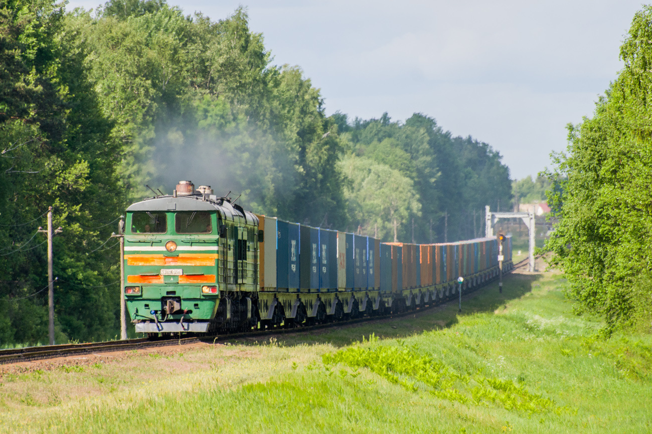 Luhanskteplovoz 2TE10U – photo 9