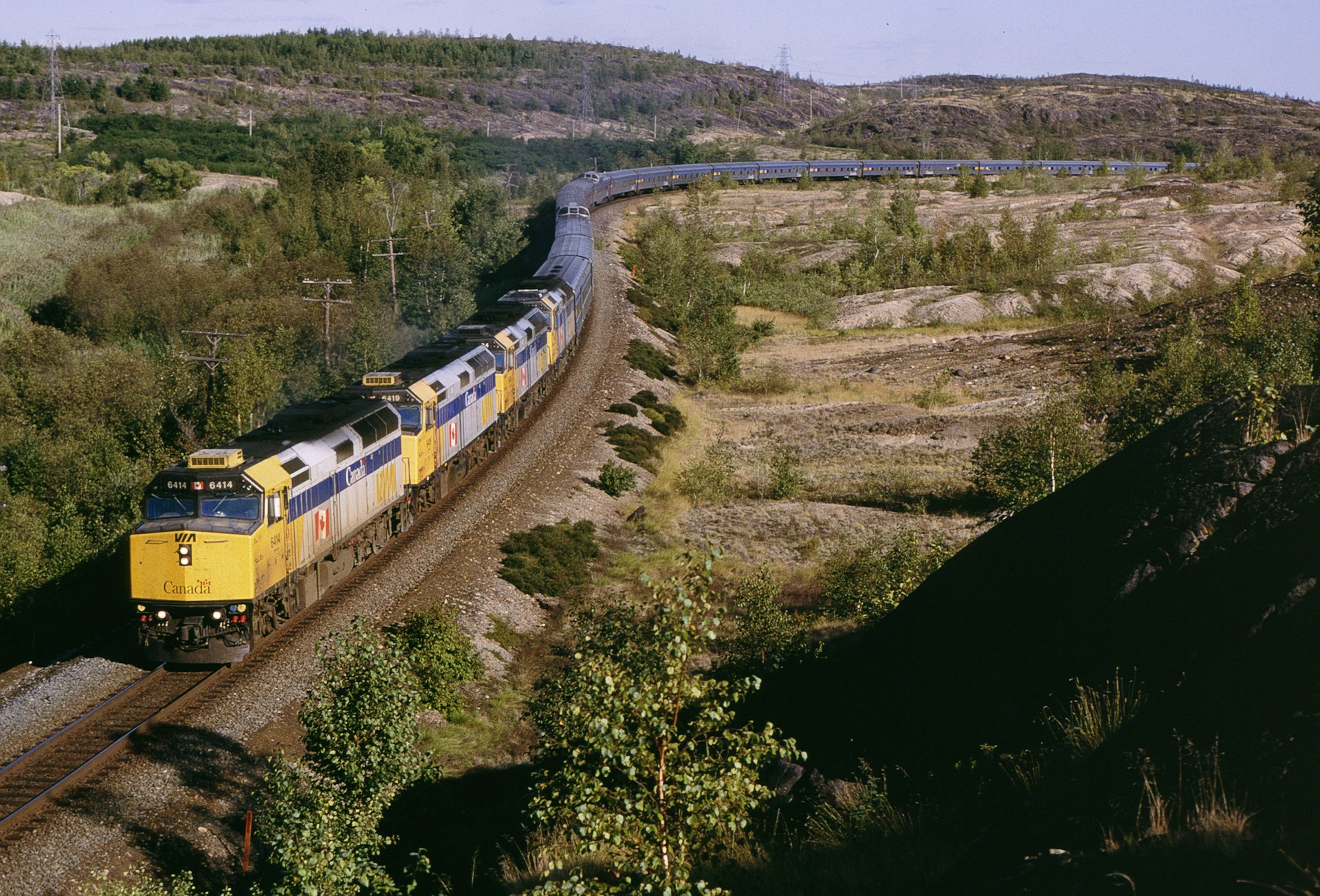 GMD Via F40PH-2D – photo 13