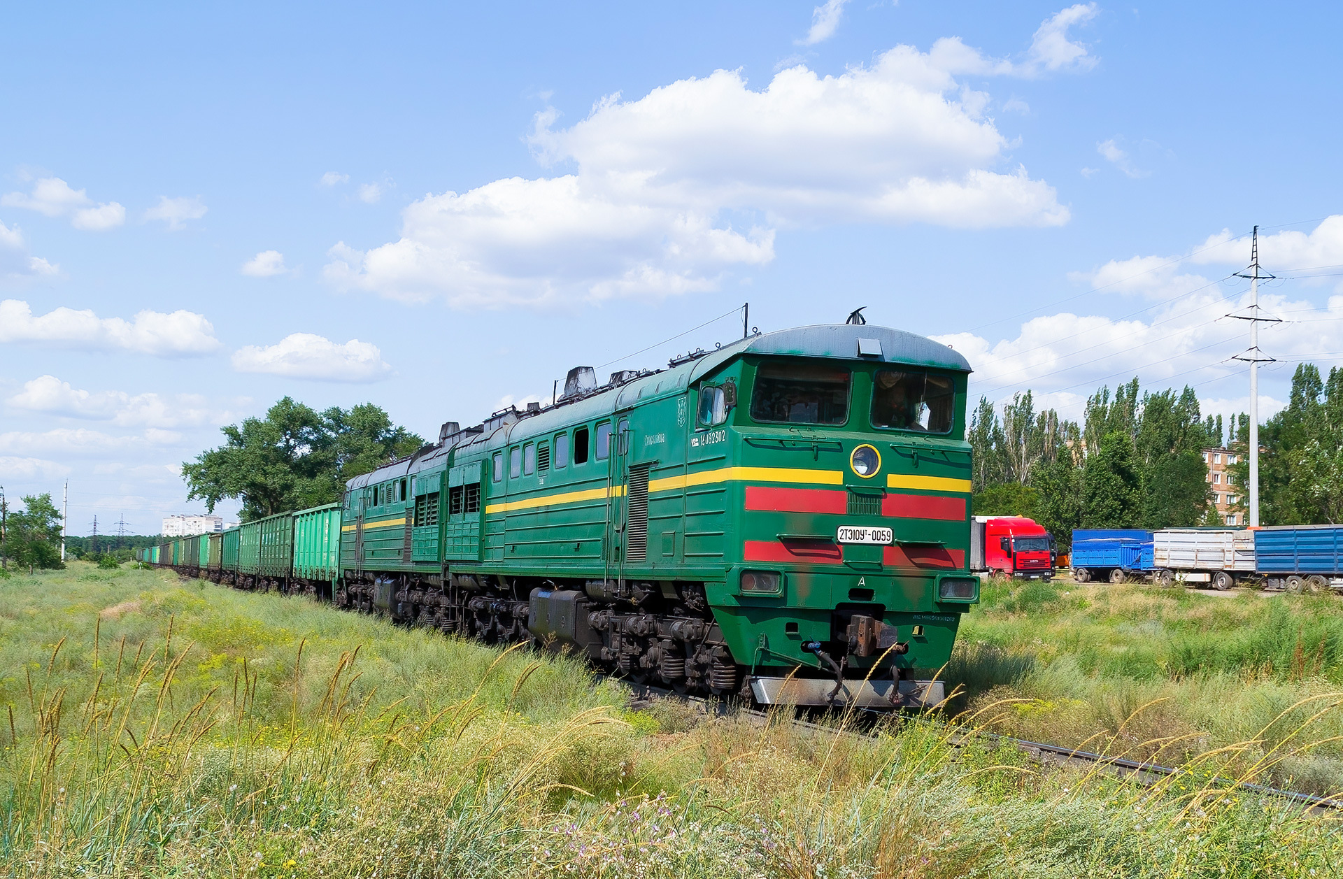 Luhanskteplovoz 2TE10UT – photo 7
