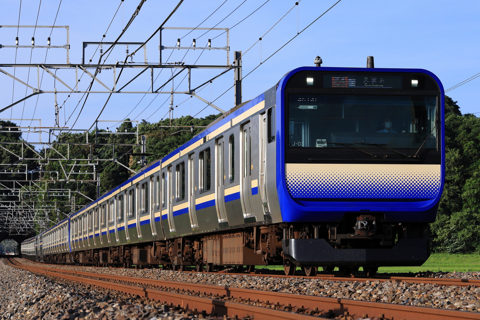 J-TREC E235 – foto 2