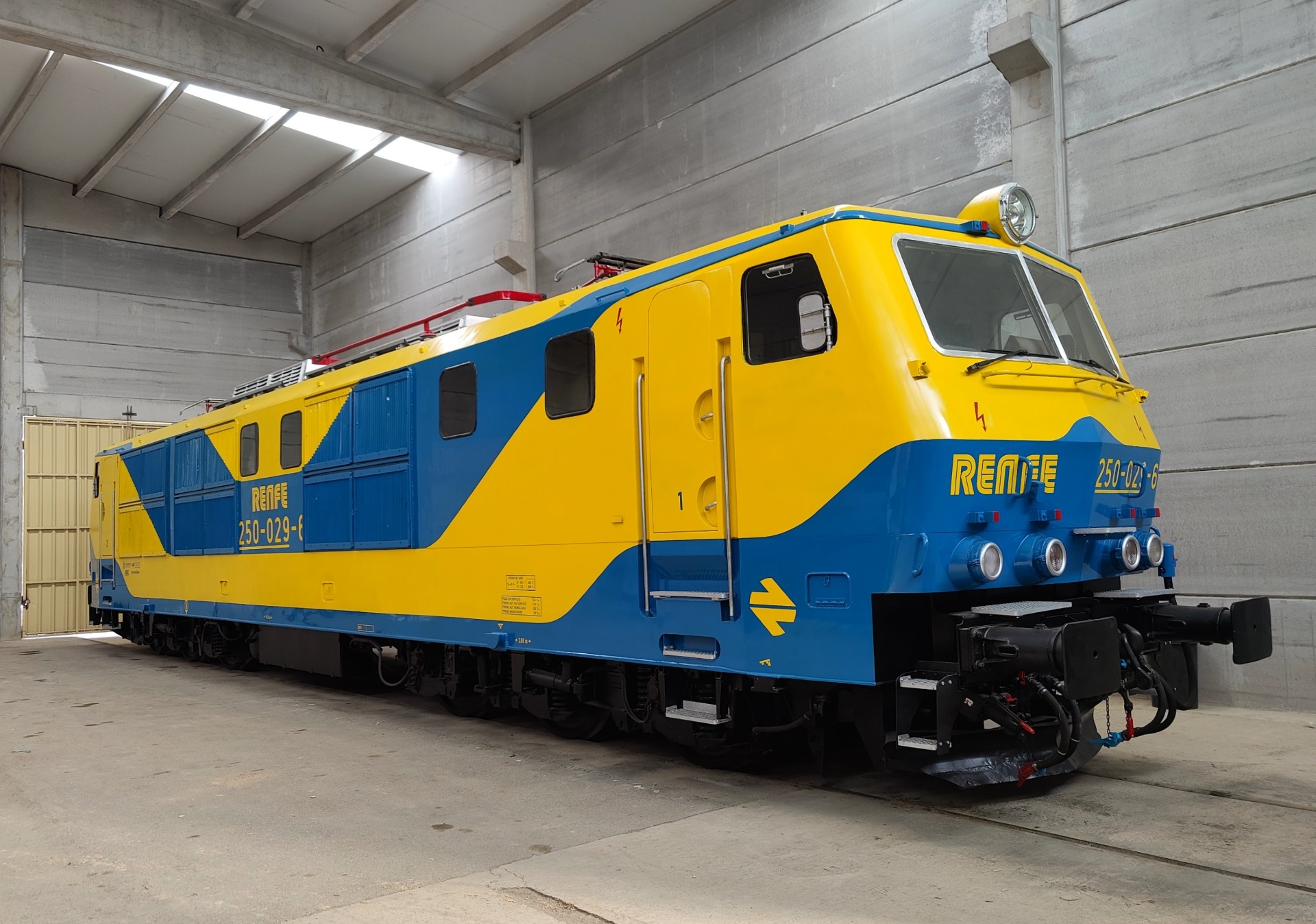 CAF RENFE 250 – photo 2