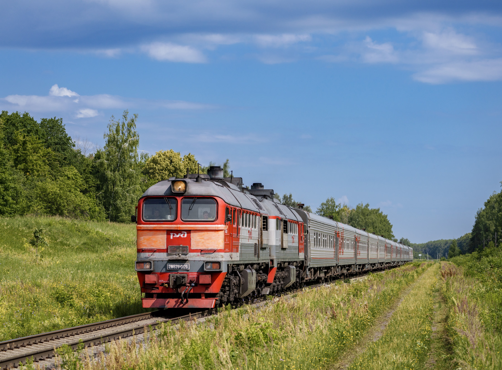 Luhanskteplovoz 2M62U – foto 10