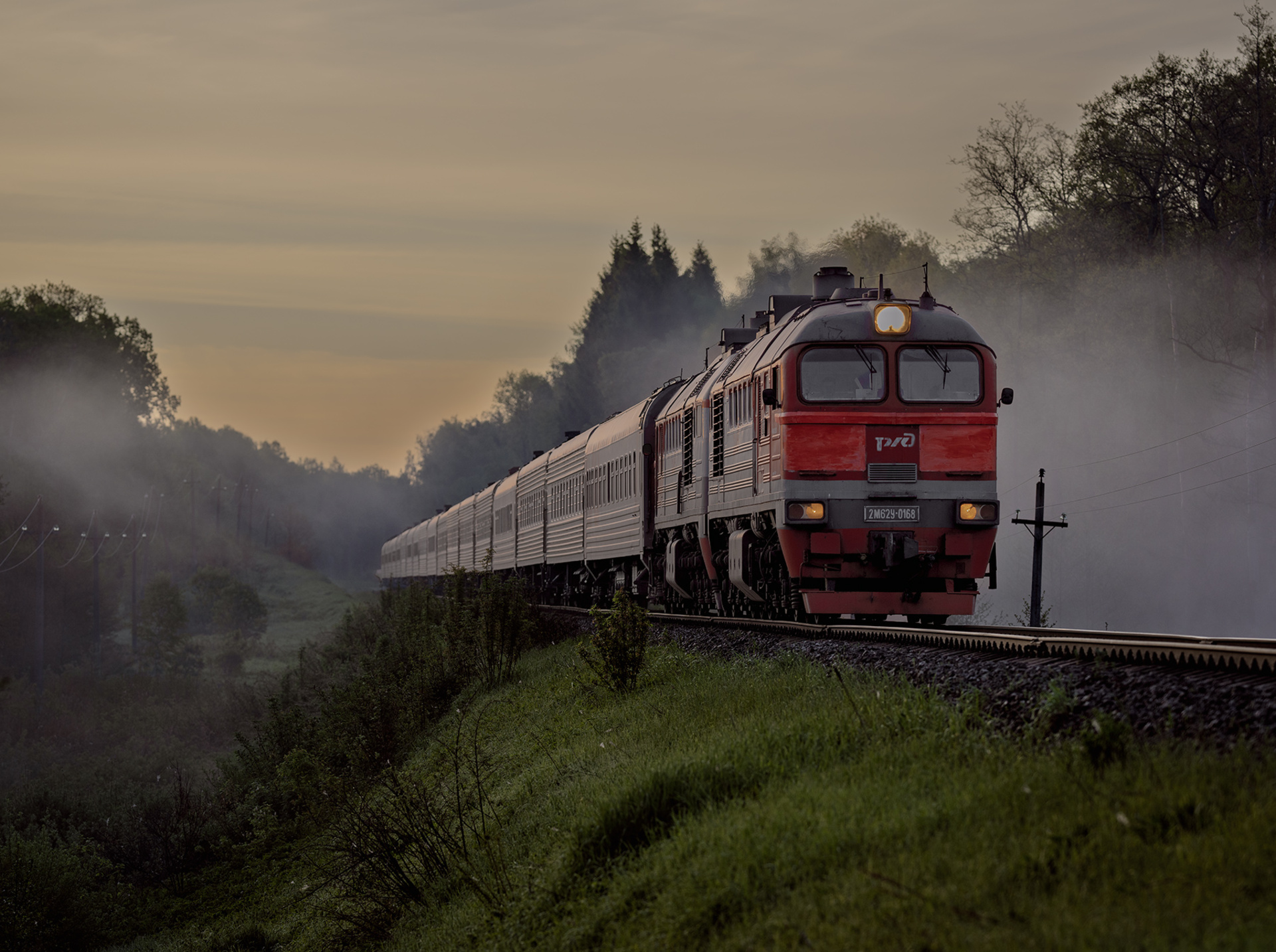 Luhanskteplovoz 2M62U – foto 13
