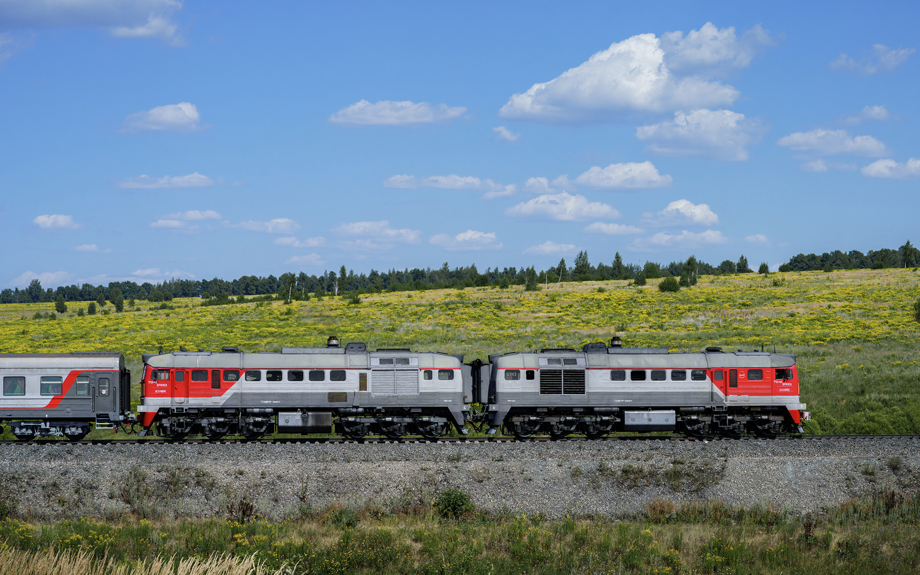 Luhanskteplovoz 2M62U – foto 8