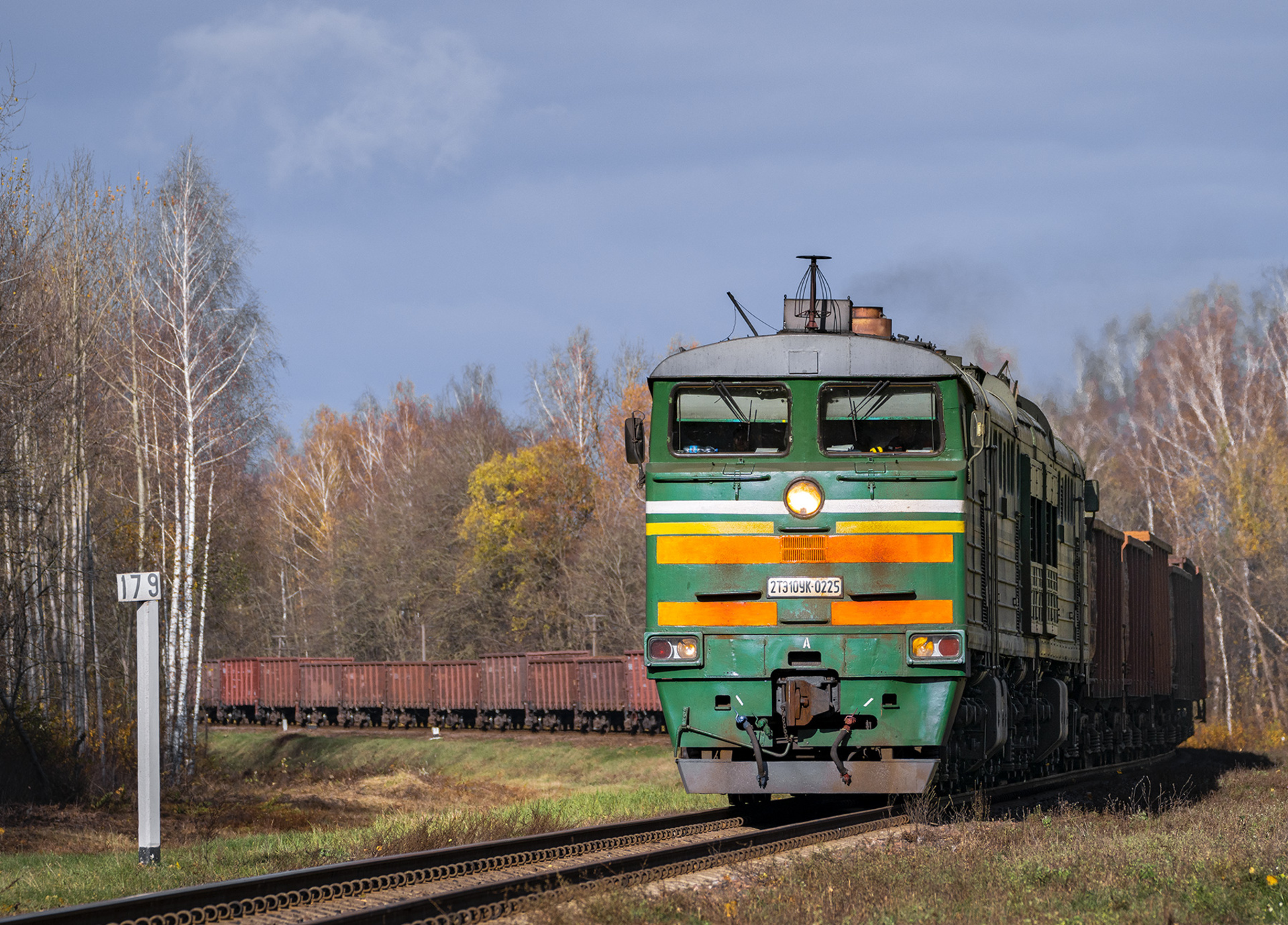 Luhanskteplovoz 2TE10U – photo 2