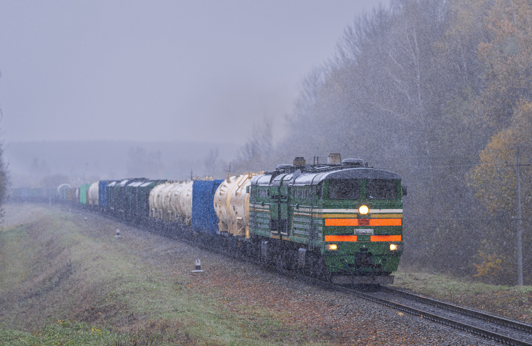 Luhanskteplovoz 2TE10M-K – photo 5