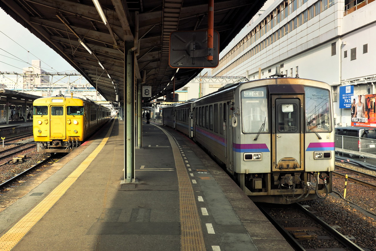 JR West Kiha 120-300 – photo 7