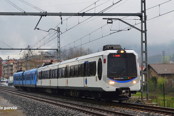 CAF EuskoTren 300
