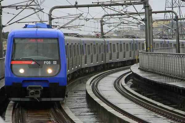 CAF Metropolis 5700