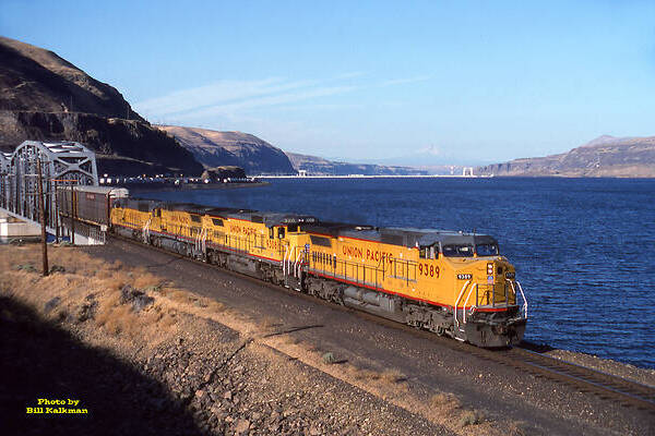 GE Dash 8-40CW