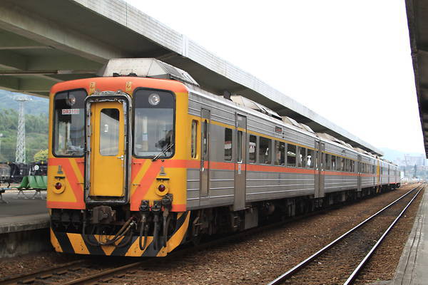 Nippon Sharyo DR3100