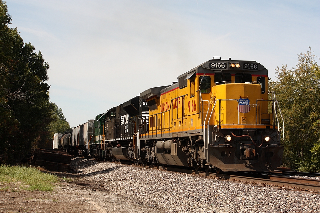 GE Dash 8-40C – photo 12