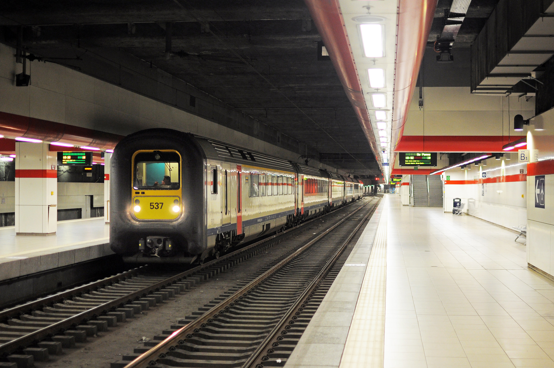 Bombardier AM96.5 – photo 13