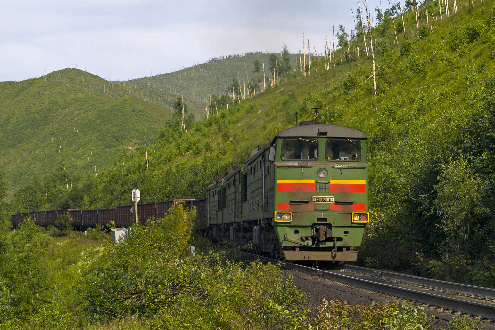 Luhanskteplovoz 4TE10S – photo 16